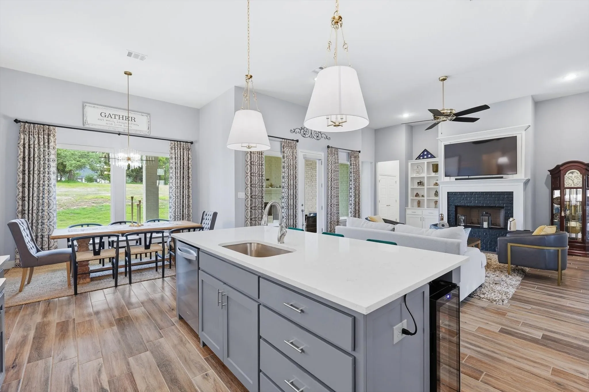 Single Family Residence For Sale in Parker County , 200 Finney Drive, Weatherford, Texas 76085, 4 Bedroom, 3 Bathroom, 3 Garage spaces, 2,644 Sqft, built in 2021, mls#21248029, Real Estate Agent in Weatherford, Homes For Sale in Parker county, Homes For Sale in Weatherford, Realtor in Weatherford Texas, Real Estate Brokerage Independent Realty Texas, Luminita Cordes Realtor