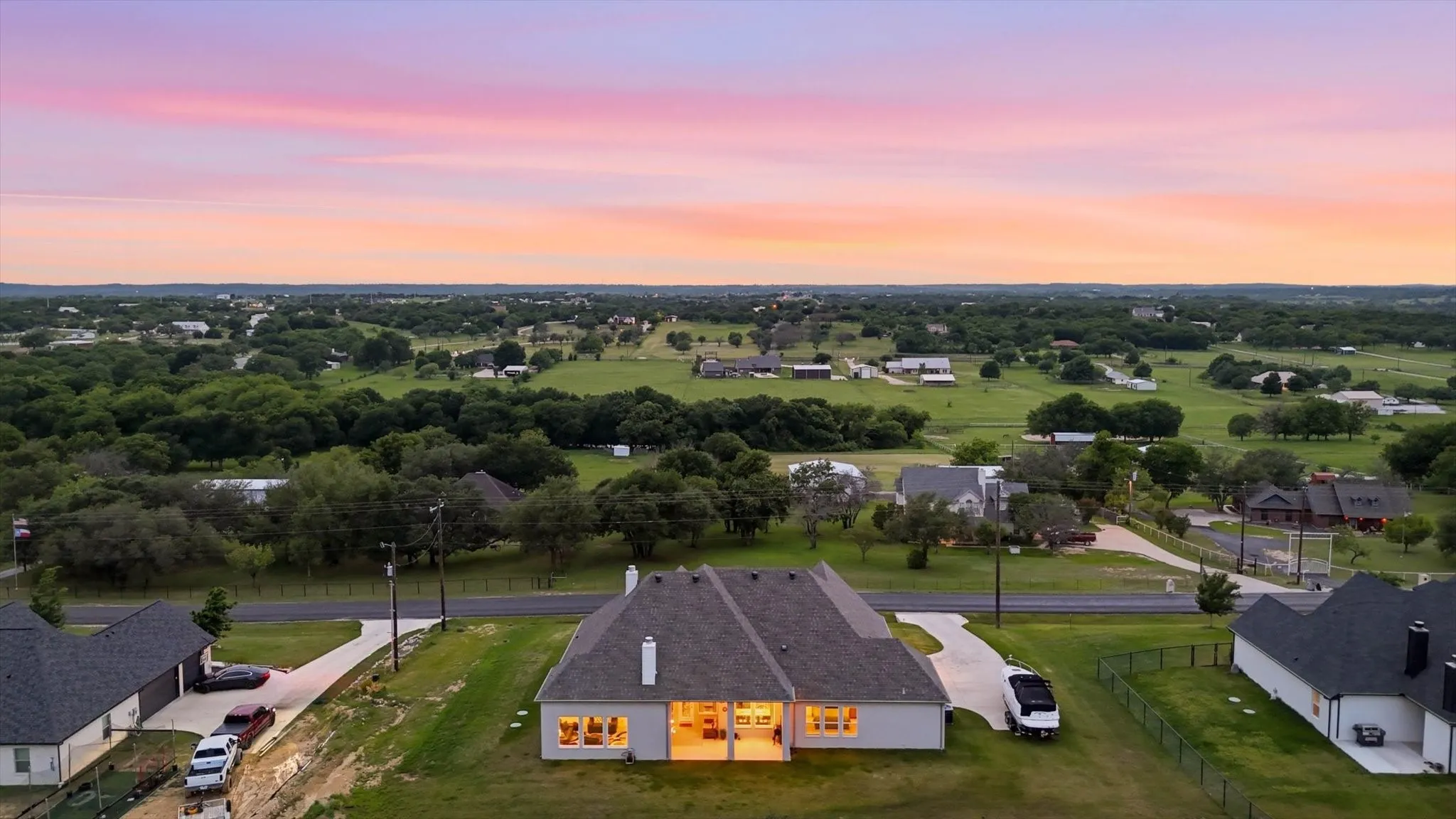 Single Family Residence For Sale in Parker County , 200 Finney Drive, Weatherford, Texas 76085, 4 Bedroom, 3 Bathroom, 3 Garage spaces, 2,644 Sqft, built in 2021, mls#21248029, Real Estate Agent in Weatherford, Homes For Sale in Parker county, Homes For Sale in Weatherford, Realtor in Weatherford Texas, Real Estate Brokerage Independent Realty Texas, Luminita Cordes Realtor