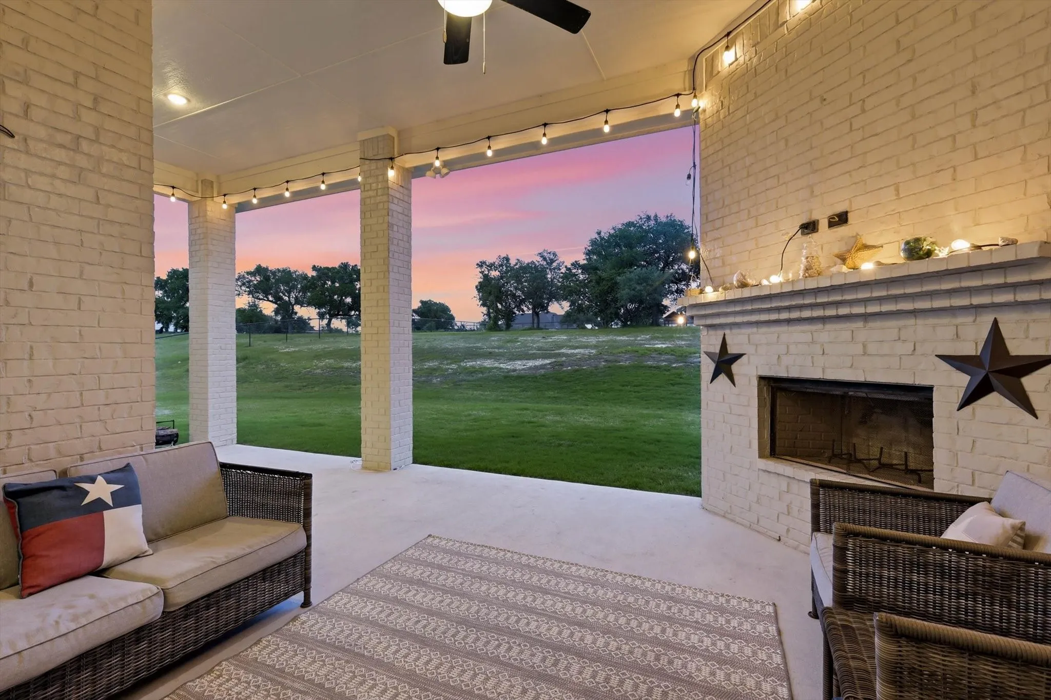 Single Family Residence For Sale in Parker County , 200 Finney Drive, Weatherford, Texas 76085, 4 Bedroom, 3 Bathroom, 3 Garage spaces, 2,644 Sqft, built in 2021, mls#21248029, Real Estate Agent in Weatherford, Homes For Sale in Parker county, Homes For Sale in Weatherford, Realtor in Weatherford Texas, Real Estate Brokerage Independent Realty Texas, Luminita Cordes Realtor