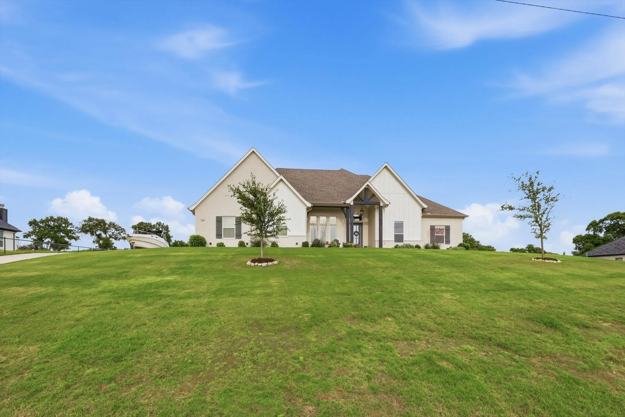 Single Family Residence For Sale in Parker County , 200 Finney Drive, Weatherford, Texas 76085, 4 Bedroom, 3 Bathroom, 3 Garage spaces, 2,644 Sqft, built in 2021, mls#21248029, Real Estate Agent in Weatherford, Homes For Sale in Parker county, Homes For Sale in Weatherford, Realtor in Weatherford Texas, Real Estate Brokerage Independent Realty Texas, Luminita Cordes Realtor