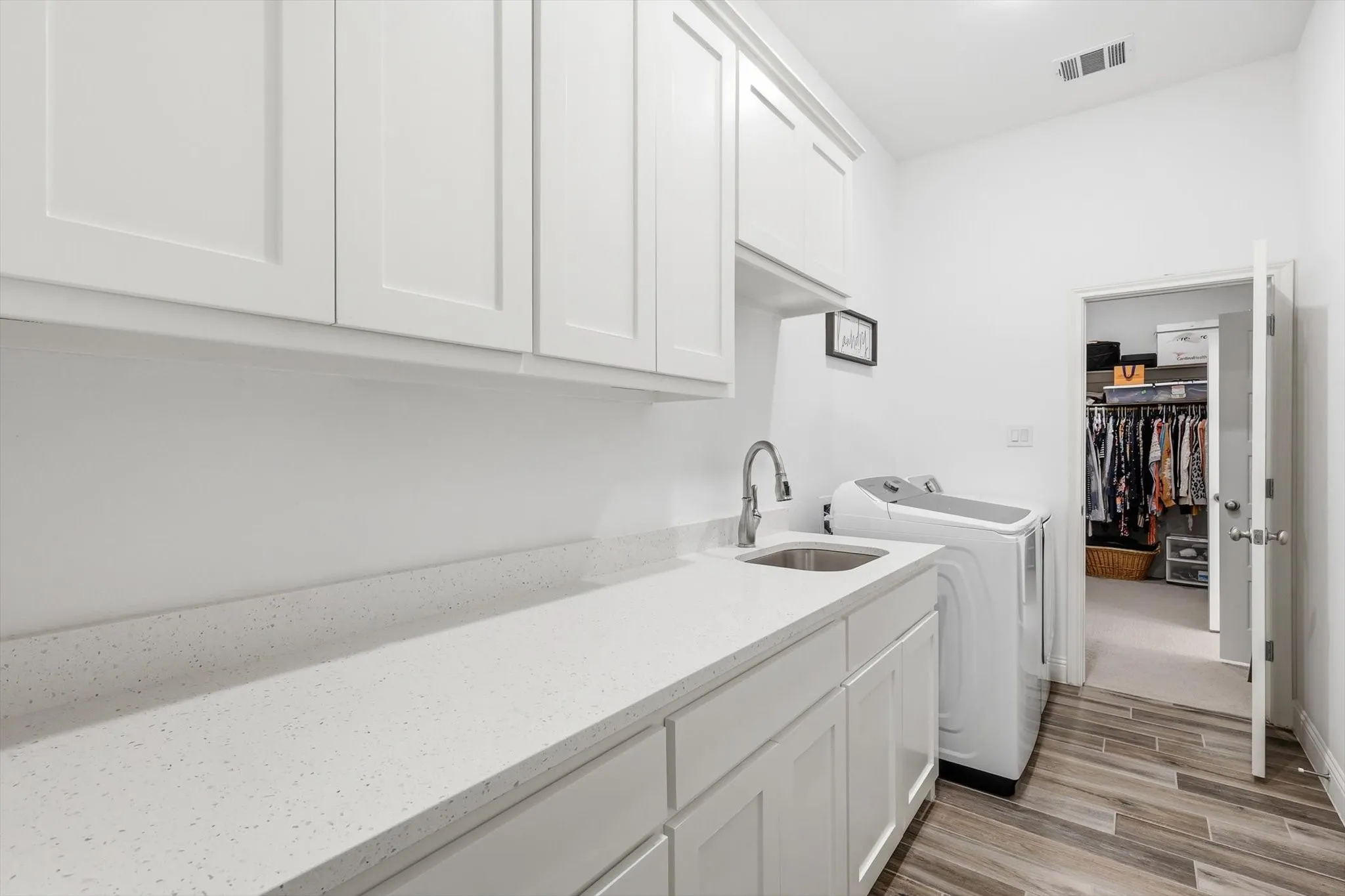 Single Family Residence For Sale in Parker County , 200 Finney Drive, Weatherford, Texas 76085, 4 Bedroom, 3 Bathroom, 3 Garage spaces, 2,644 Sqft, built in 2021, mls#21248029, Real Estate Agent in Weatherford, Homes For Sale in Parker county, Homes For Sale in Weatherford, Realtor in Weatherford Texas, Real Estate Brokerage Independent Realty Texas, Luminita Cordes Realtor