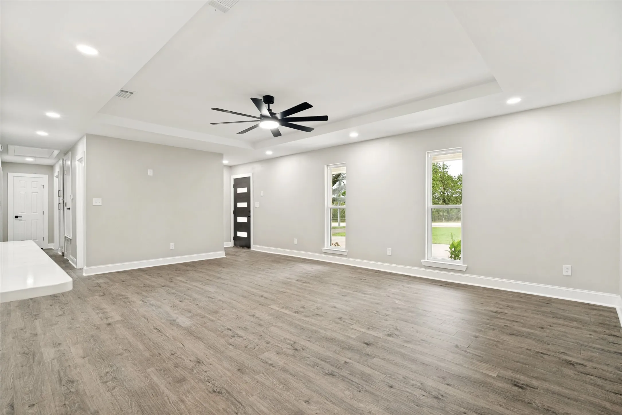 Single Family Residence For Sale in Hood County , 510-512 Grandview Drive, Granbury, Texas 76049, 4 Bedroom, 4 Bathroom, 3 Garage spaces, 2,436 Sqft, built in 1977, mls#21250087, Real Estate Agent in Granbury, Homes For Sale in Hood county, Homes For Sale in Granbury, Realtor in Granbury Texas, Real Estate Brokerage Independent Realty Texas, Luminita Cordes Realtor