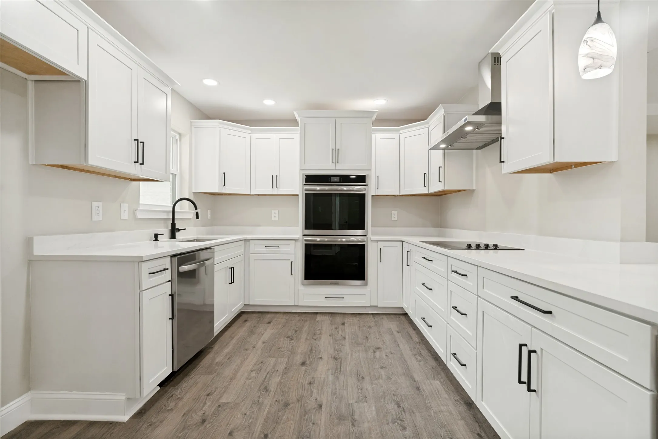 Single Family Residence For Sale in Hood County , 510-512 Grandview Drive, Granbury, Texas 76049, 4 Bedroom, 4 Bathroom, 3 Garage spaces, 2,436 Sqft, built in 1977, mls#21250087, Real Estate Agent in Granbury, Homes For Sale in Hood county, Homes For Sale in Granbury, Realtor in Granbury Texas, Real Estate Brokerage Independent Realty Texas, Luminita Cordes Realtor