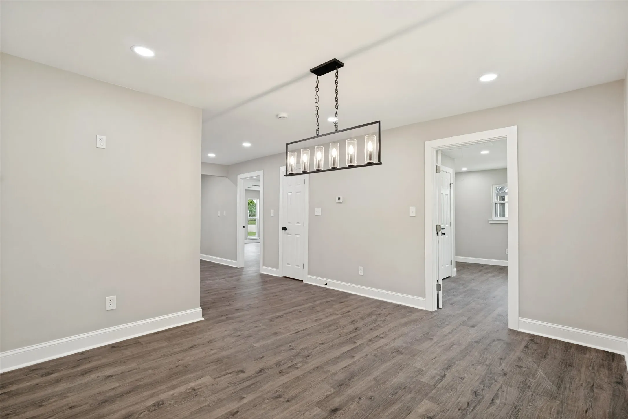 Single Family Residence For Sale in Hood County , 510-512 Grandview Drive, Granbury, Texas 76049, 4 Bedroom, 4 Bathroom, 3 Garage spaces, 2,436 Sqft, built in 1977, mls#21250087, Real Estate Agent in Granbury, Homes For Sale in Hood county, Homes For Sale in Granbury, Realtor in Granbury Texas, Real Estate Brokerage Independent Realty Texas, Luminita Cordes Realtor