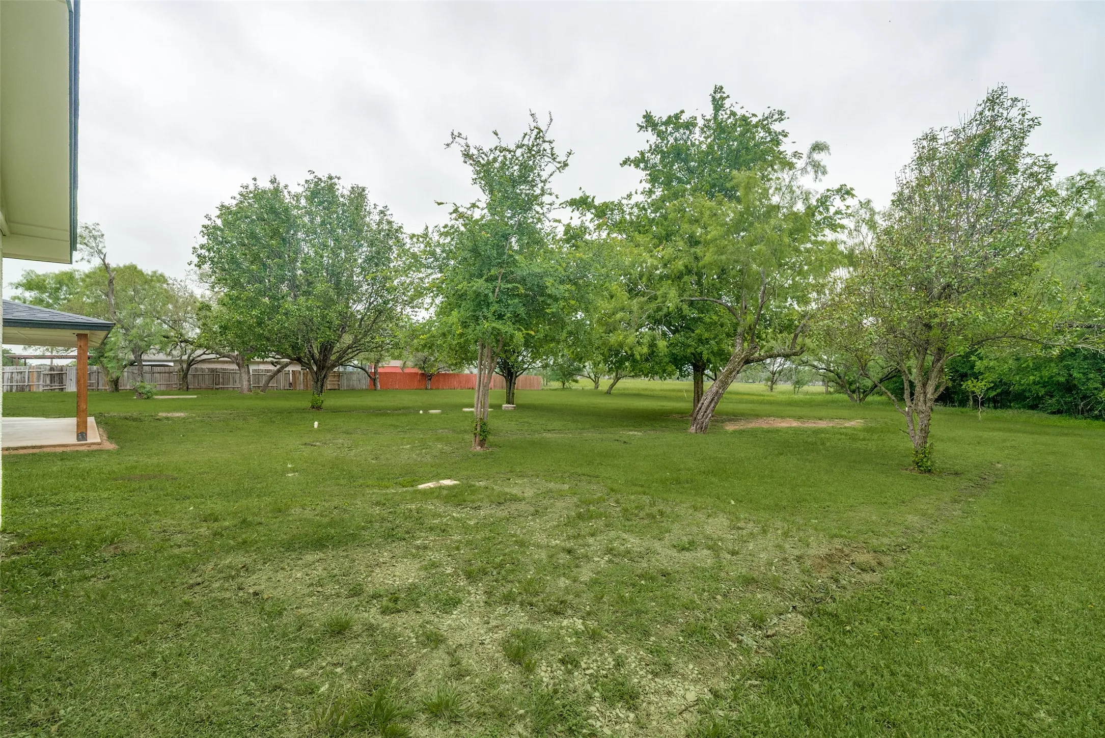Single Family Residence For Sale in Hood County , 510-512 Grandview Drive, Granbury, Texas 76049, 4 Bedroom, 4 Bathroom, 3 Garage spaces, 2,436 Sqft, built in 1977, mls#21250087, Real Estate Agent in Granbury, Homes For Sale in Hood county, Homes For Sale in Granbury, Realtor in Granbury Texas, Real Estate Brokerage Independent Realty Texas, Luminita Cordes Realtor
