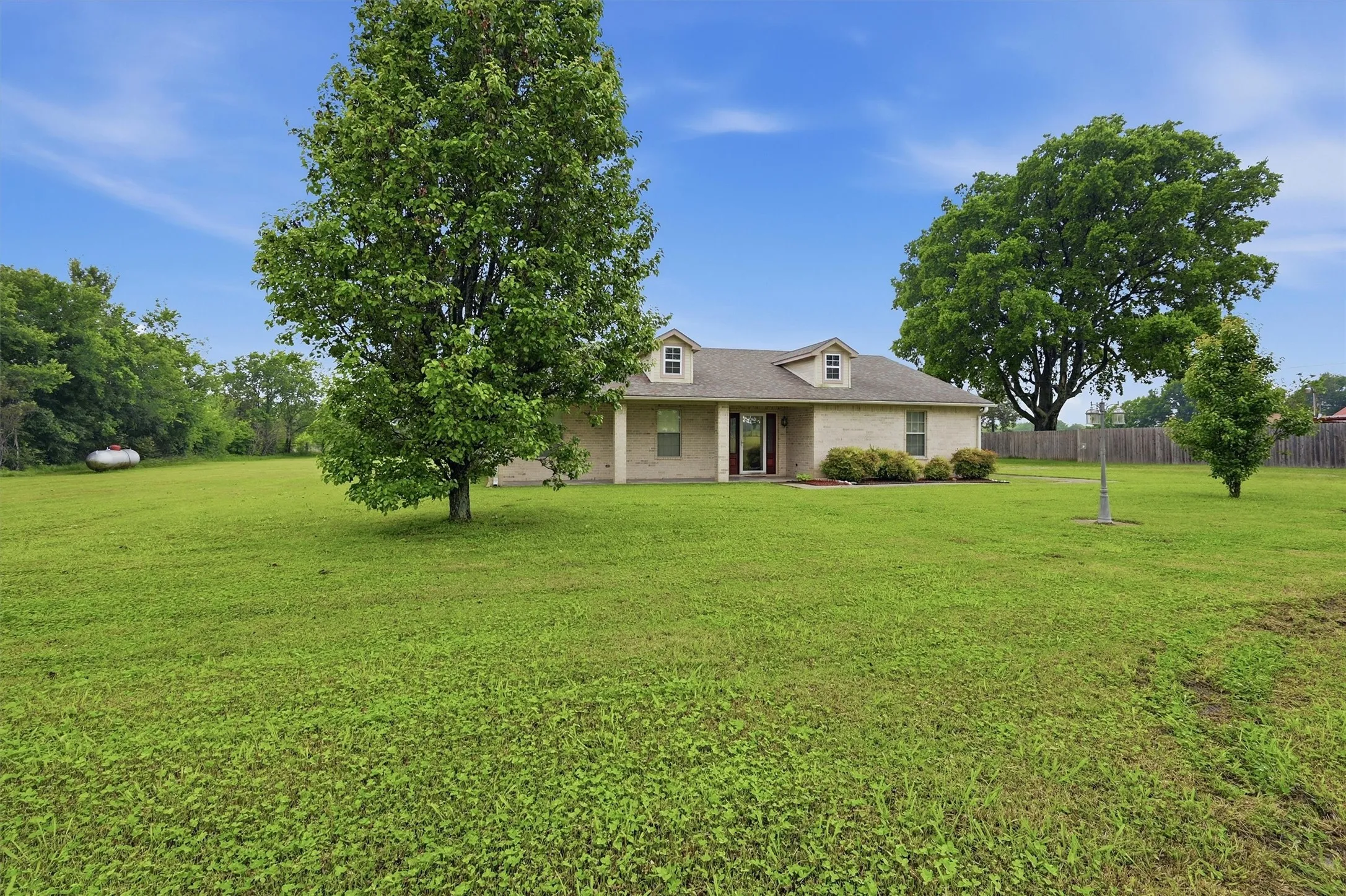 Single Family Residence For Sale in Grayson County , 1808 E FM 120, Denison, Texas 75021, 2 Bedroom, 2 Bathroom, Garage spaces, 1,700 Sqft, built in 2004, Preowned, mls#21249897, Real Estate Agent in Denison, Homes For Sale in Grayson county, Homes For Sale in Denison, Realtor in Denison Texas, Real Estate Brokerage Independent Realty Texas, Luminita Cordes Realtor