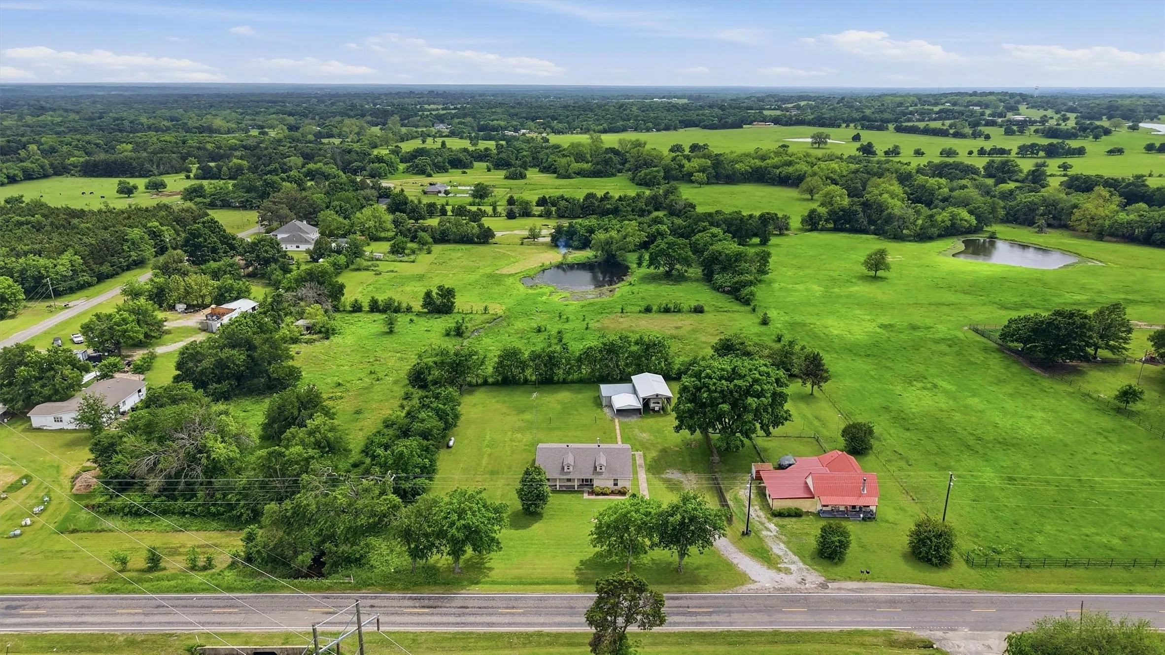Single Family Residence For Sale in Grayson County , 1808 E FM 120, Denison, Texas 75021, 2 Bedroom, 2 Bathroom, Garage spaces, 1,700 Sqft, built in 2004, Preowned, mls#21249897, Real Estate Agent in Denison, Homes For Sale in Grayson county, Homes For Sale in Denison, Realtor in Denison Texas, Real Estate Brokerage Independent Realty Texas, Luminita Cordes Realtor