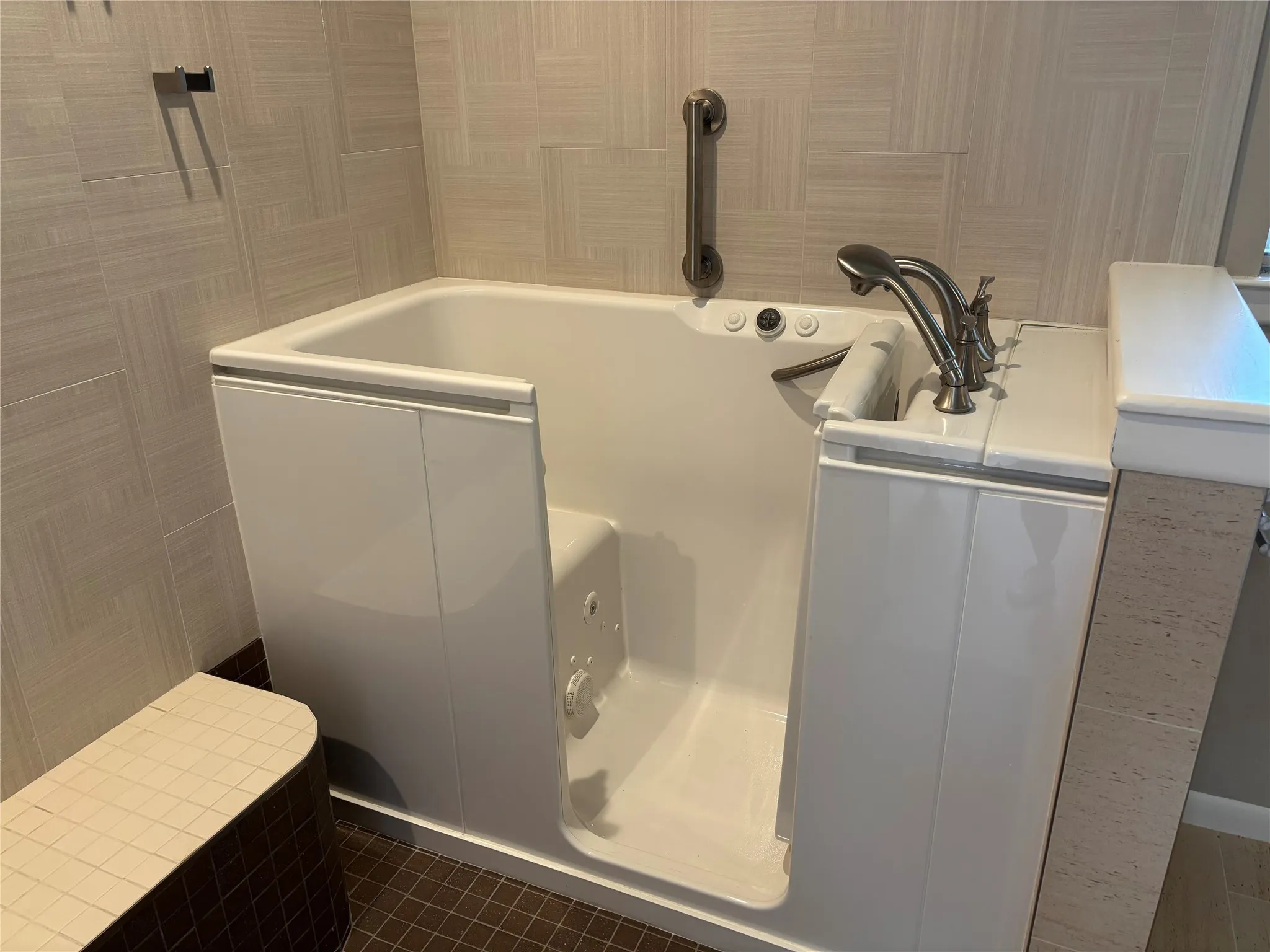 Single Family Residence For Sale in Collin County , 7905 Rimrock Circle, Frisco, Texas 75034, 3 Bedroom, 3 Bathroom, 2 Garage spaces, 2,976 Sqft, built in 1998, Preowned, mls#21249774, Real Estate Agent in Frisco, Homes For Sale in Collin county, Homes For Sale in Frisco, Realtor in Frisco Texas, Real Estate Brokerage Independent Realty Texas, Luminita Cordes Realtor
