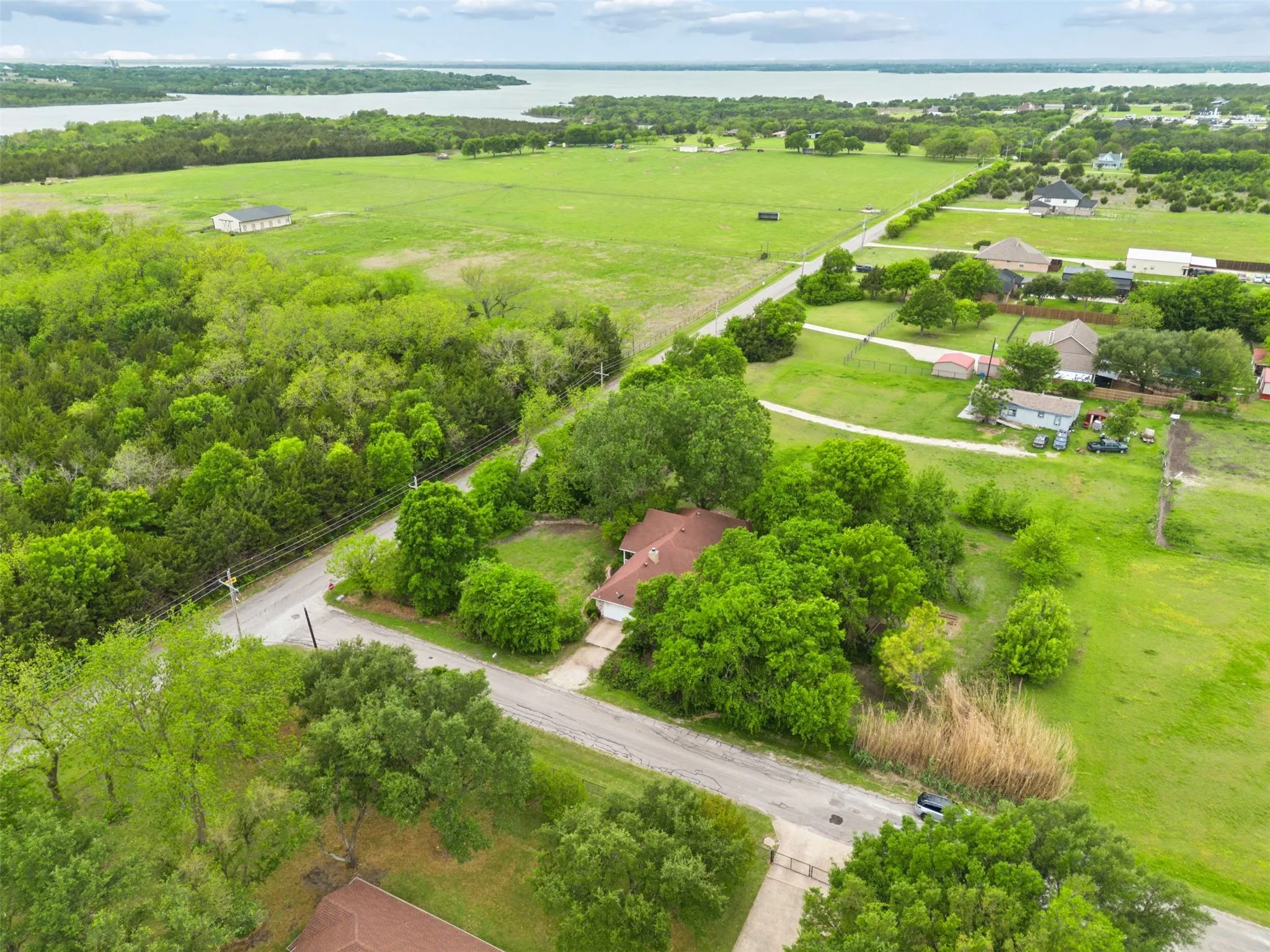 Single Family Residence For Sale in Collin County , 14679 County Road 550, Farmersville, Texas 75442, 4 Bedroom, 2 Bathroom, 2 Garage spaces, 1,667 Sqft, built in 2005, Preowned, mls#21249404, Real Estate Agent in Farmersville, Homes For Sale in Collin county, Homes For Sale in Farmersville, Realtor in Farmersville Texas, Real Estate Brokerage Independent Realty Texas, Luminita Cordes Realtor