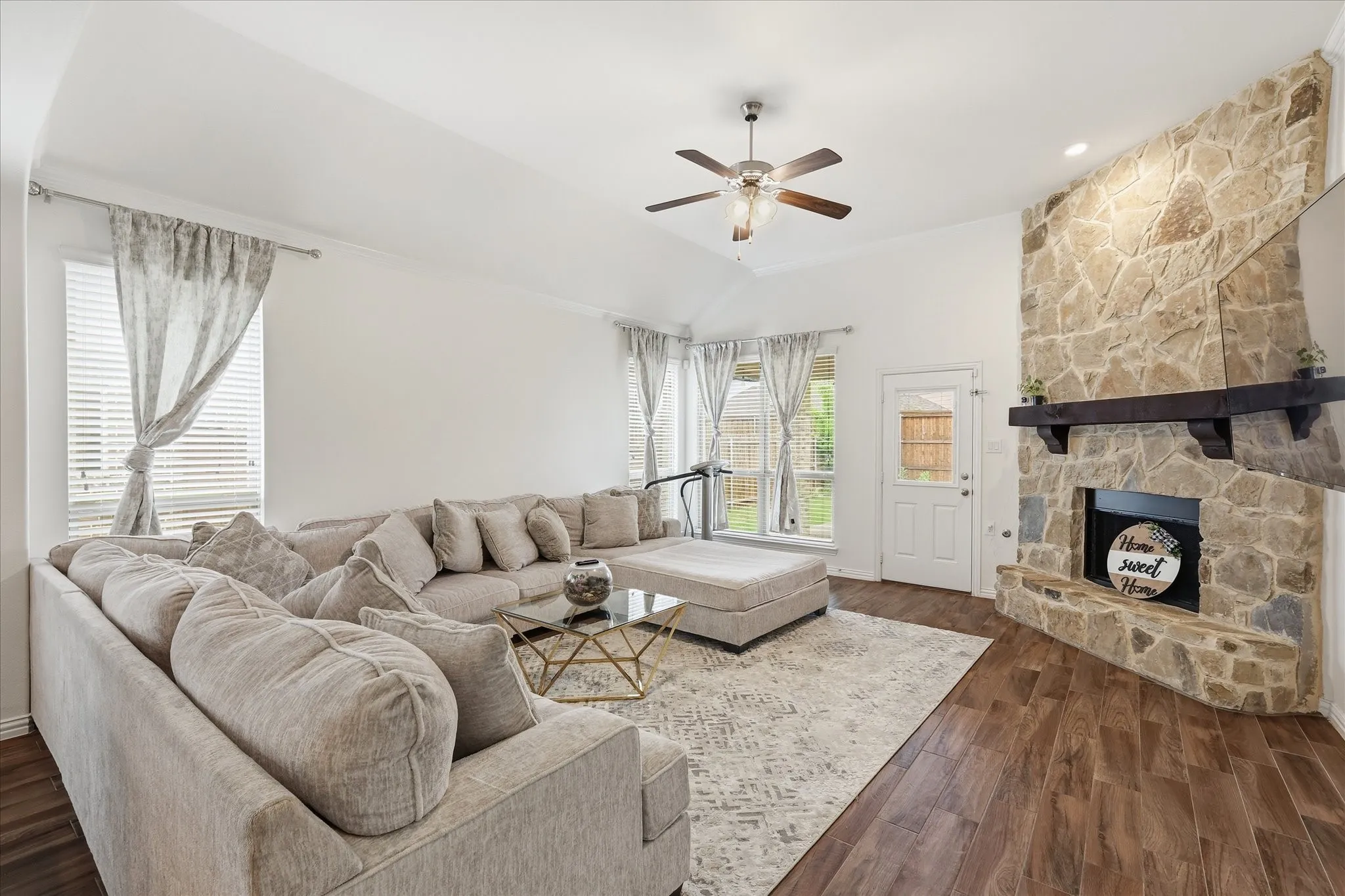 Single Family Residence For Sale in Denton County , 215 Equestrian Road, Hickory Creek, Texas 75065, 3 Bedroom, 2 Bathroom, 3 Garage spaces, 2,196 Sqft, built in 2017, Preowned, mls#21248317, Real Estate Agent in Hickory Creek, Homes For Sale in Denton county, Homes For Sale in Hickory Creek, Realtor in Hickory Creek Texas, Real Estate Brokerage Independent Realty Texas, Luminita Cordes Realtor