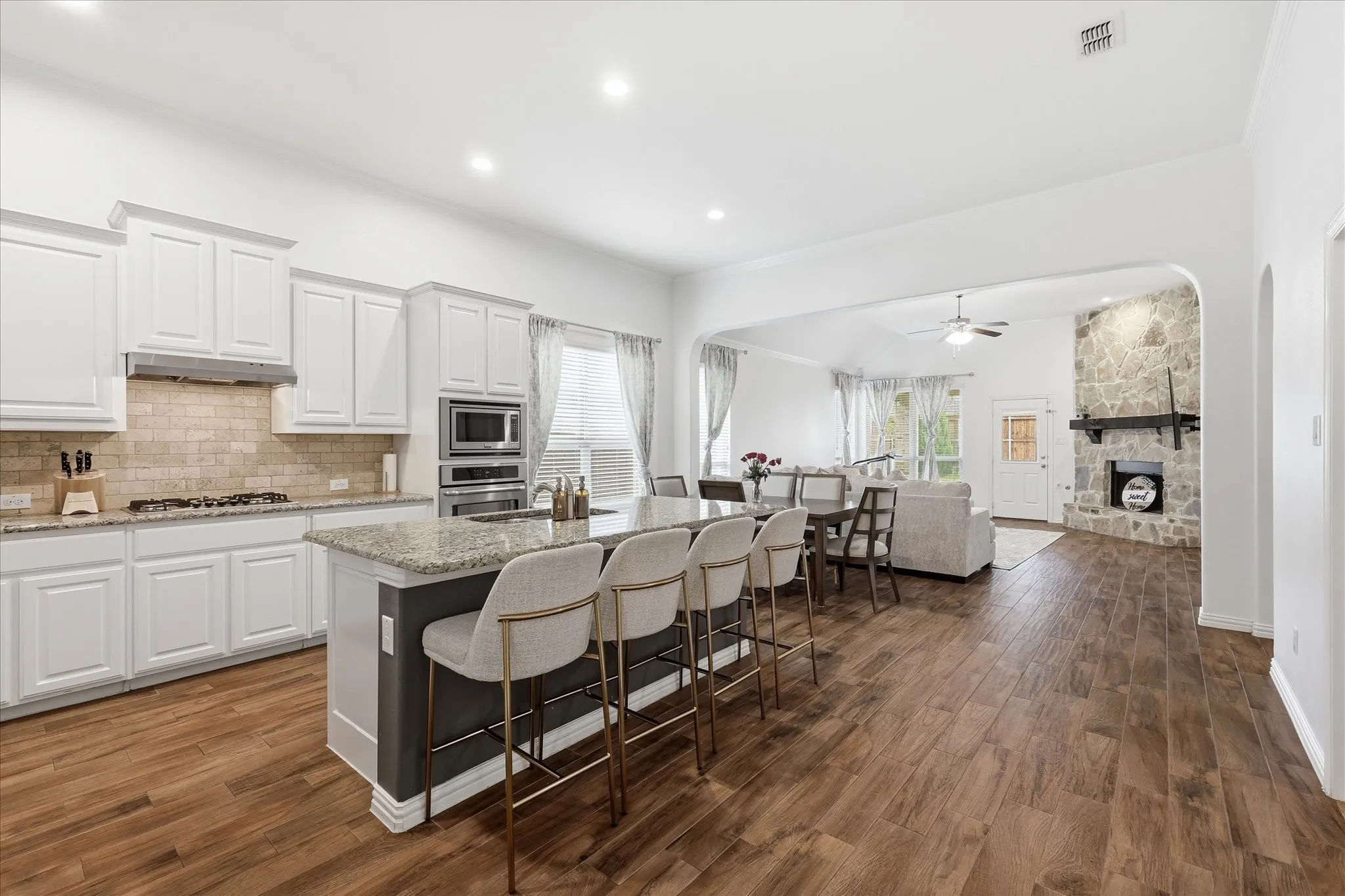 Single Family Residence For Sale in Denton County , 215 Equestrian Road, Hickory Creek, Texas 75065, 3 Bedroom, 2 Bathroom, 3 Garage spaces, 2,196 Sqft, built in 2017, Preowned, mls#21248317, Real Estate Agent in Hickory Creek, Homes For Sale in Denton county, Homes For Sale in Hickory Creek, Realtor in Hickory Creek Texas, Real Estate Brokerage Independent Realty Texas, Luminita Cordes Realtor