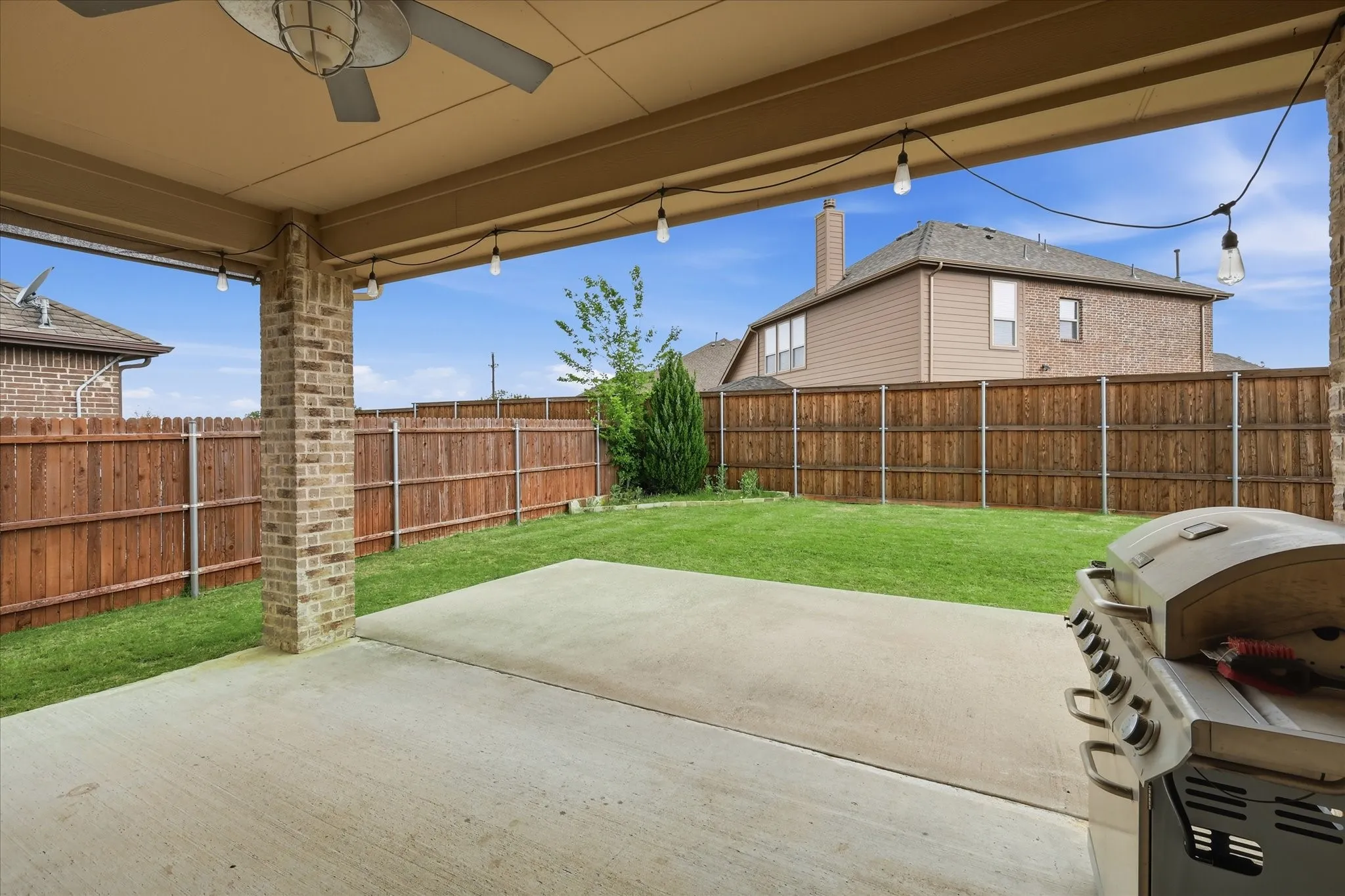 Single Family Residence For Sale in Denton County , 215 Equestrian Road, Hickory Creek, Texas 75065, 3 Bedroom, 2 Bathroom, 3 Garage spaces, 2,196 Sqft, built in 2017, Preowned, mls#21248317, Real Estate Agent in Hickory Creek, Homes For Sale in Denton county, Homes For Sale in Hickory Creek, Realtor in Hickory Creek Texas, Real Estate Brokerage Independent Realty Texas, Luminita Cordes Realtor