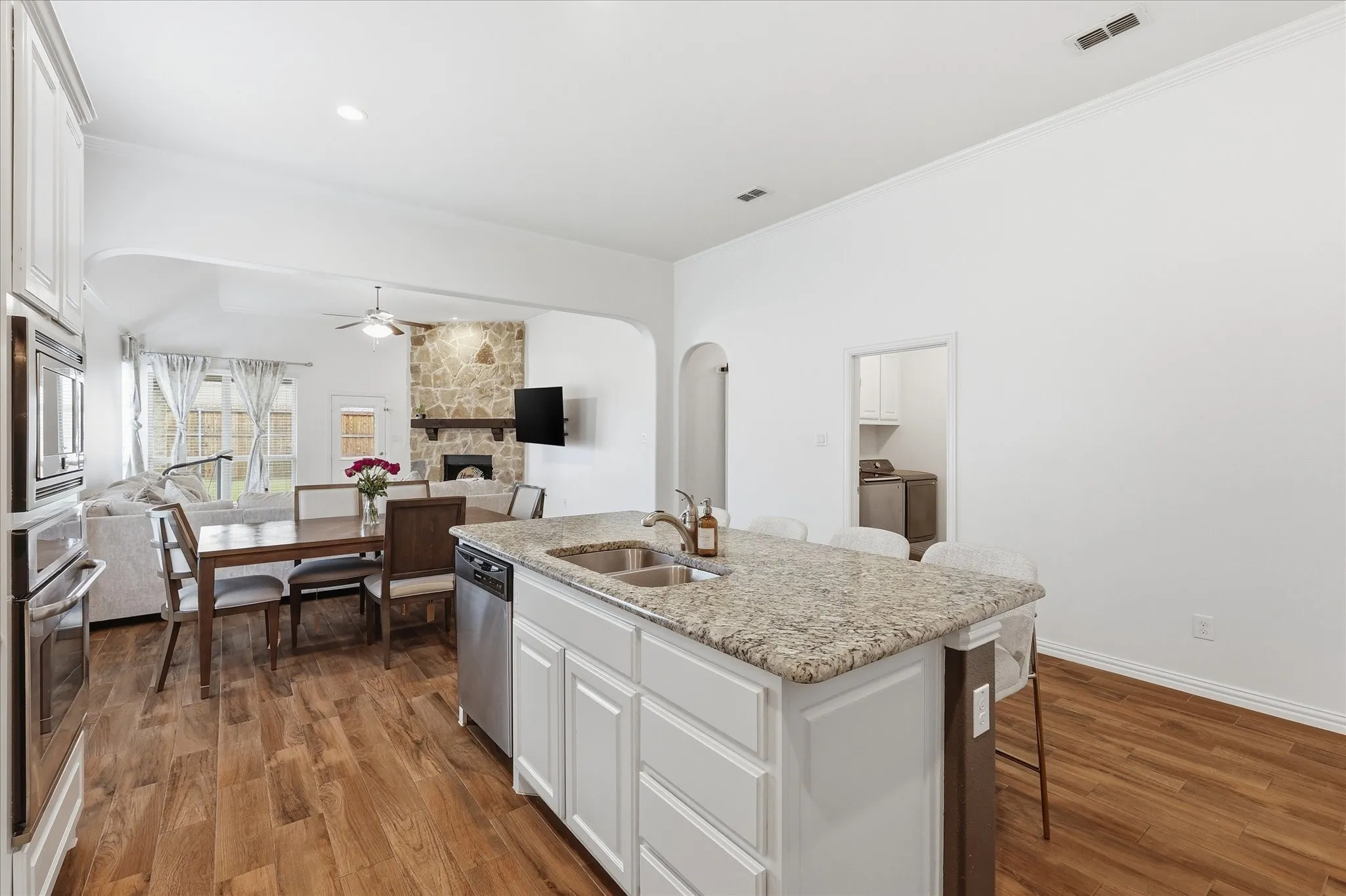 Single Family Residence For Sale in Denton County , 215 Equestrian Road, Hickory Creek, Texas 75065, 3 Bedroom, 2 Bathroom, 3 Garage spaces, 2,196 Sqft, built in 2017, Preowned, mls#21248317, Real Estate Agent in Hickory Creek, Homes For Sale in Denton county, Homes For Sale in Hickory Creek, Realtor in Hickory Creek Texas, Real Estate Brokerage Independent Realty Texas, Luminita Cordes Realtor