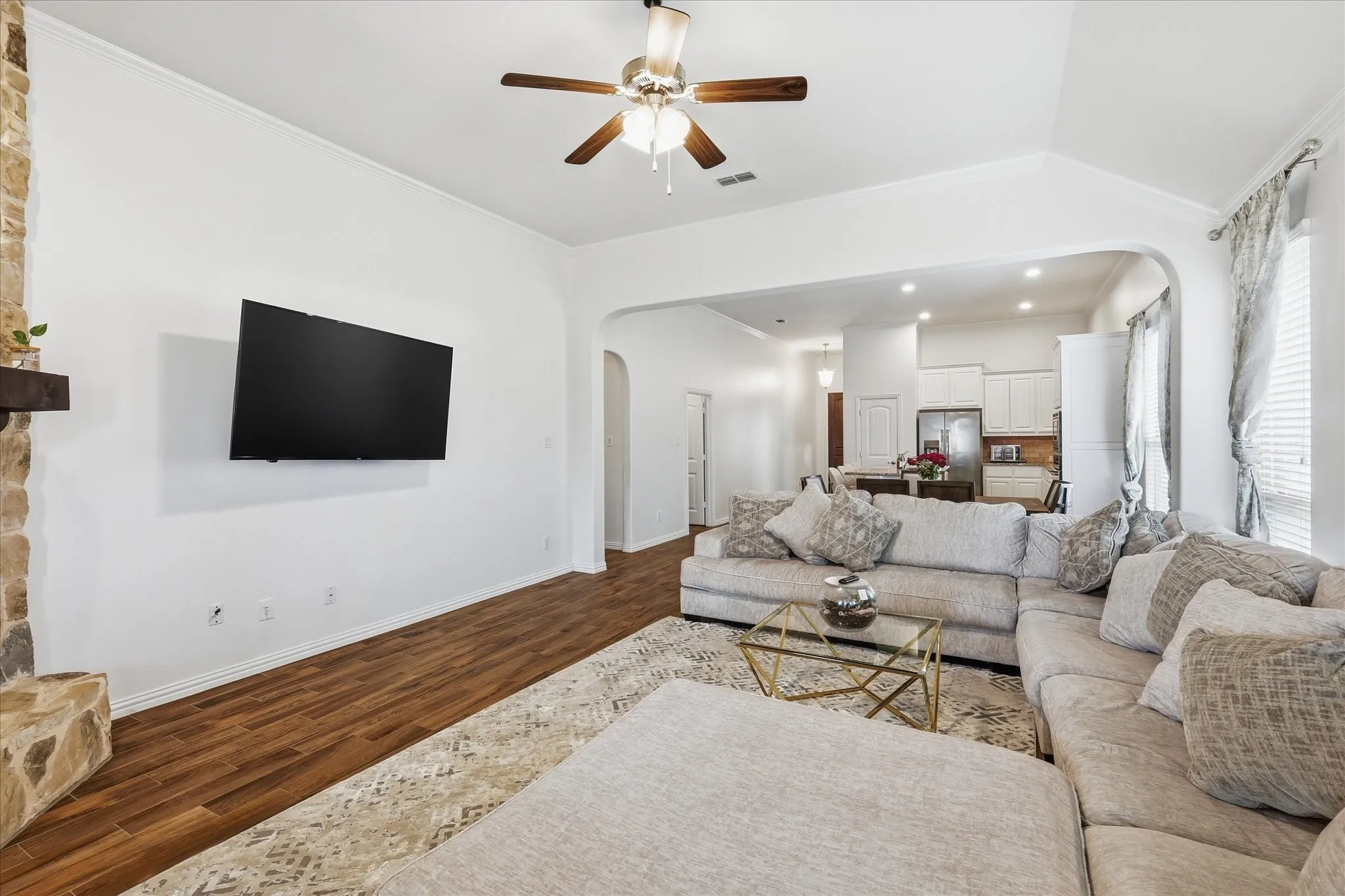 Single Family Residence For Sale in Denton County , 215 Equestrian Road, Hickory Creek, Texas 75065, 3 Bedroom, 2 Bathroom, 3 Garage spaces, 2,196 Sqft, built in 2017, Preowned, mls#21248317, Real Estate Agent in Hickory Creek, Homes For Sale in Denton county, Homes For Sale in Hickory Creek, Realtor in Hickory Creek Texas, Real Estate Brokerage Independent Realty Texas, Luminita Cordes Realtor