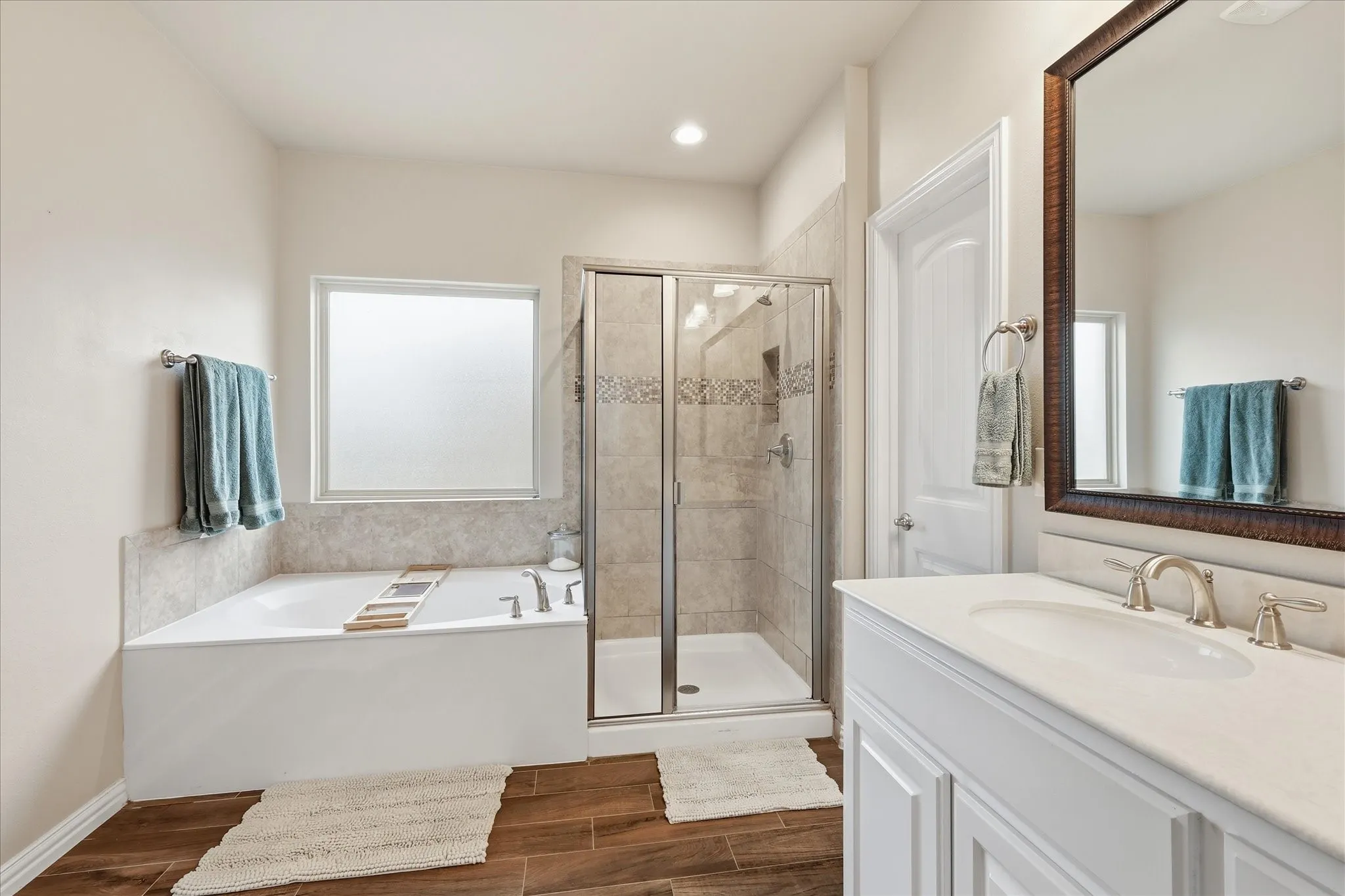 Single Family Residence For Sale in Denton County , 215 Equestrian Road, Hickory Creek, Texas 75065, 3 Bedroom, 2 Bathroom, 3 Garage spaces, 2,196 Sqft, built in 2017, Preowned, mls#21248317, Real Estate Agent in Hickory Creek, Homes For Sale in Denton county, Homes For Sale in Hickory Creek, Realtor in Hickory Creek Texas, Real Estate Brokerage Independent Realty Texas, Luminita Cordes Realtor