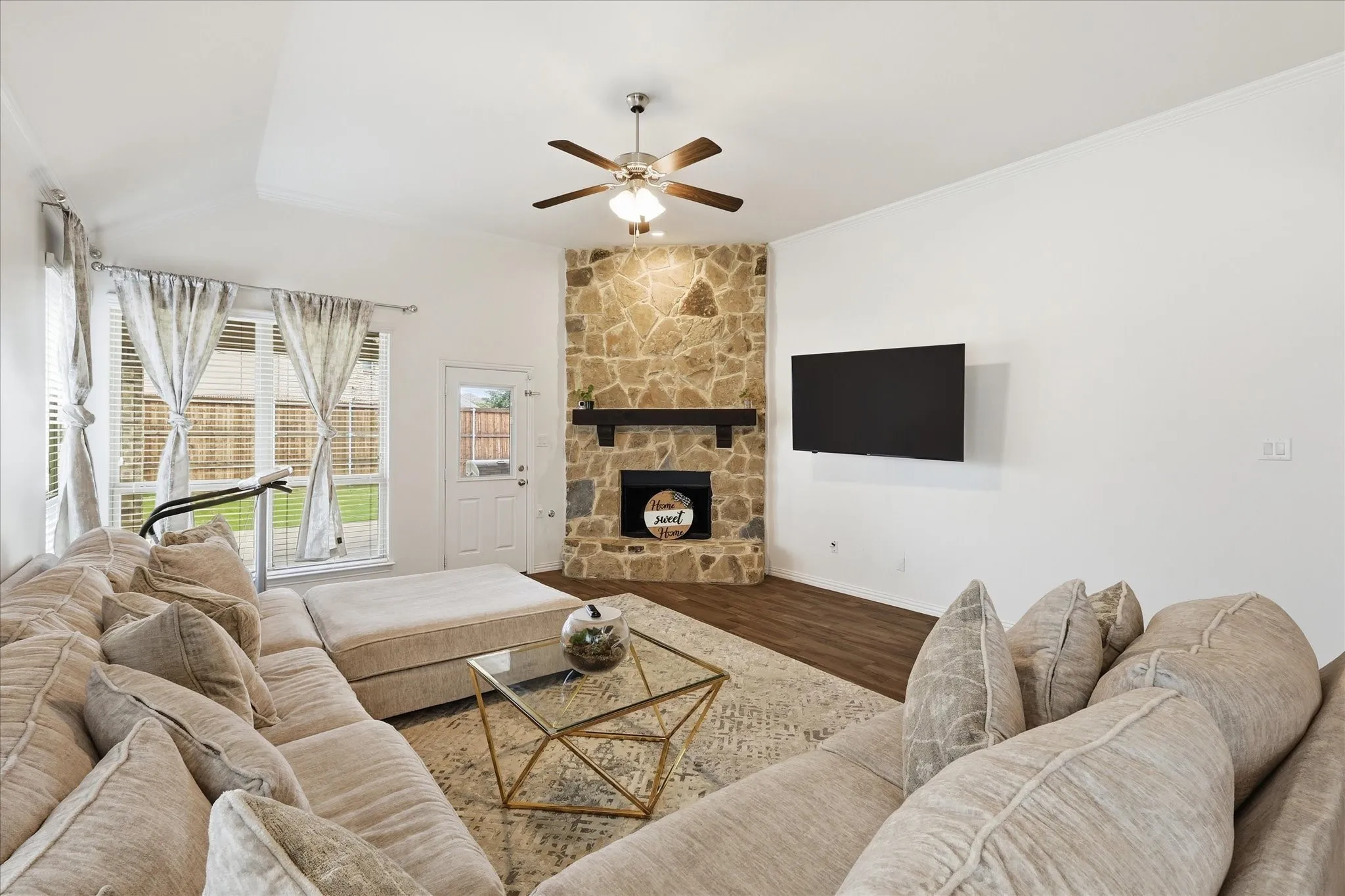 Single Family Residence For Sale in Denton County , 215 Equestrian Road, Hickory Creek, Texas 75065, 3 Bedroom, 2 Bathroom, 3 Garage spaces, 2,196 Sqft, built in 2017, Preowned, mls#21248317, Real Estate Agent in Hickory Creek, Homes For Sale in Denton county, Homes For Sale in Hickory Creek, Realtor in Hickory Creek Texas, Real Estate Brokerage Independent Realty Texas, Luminita Cordes Realtor