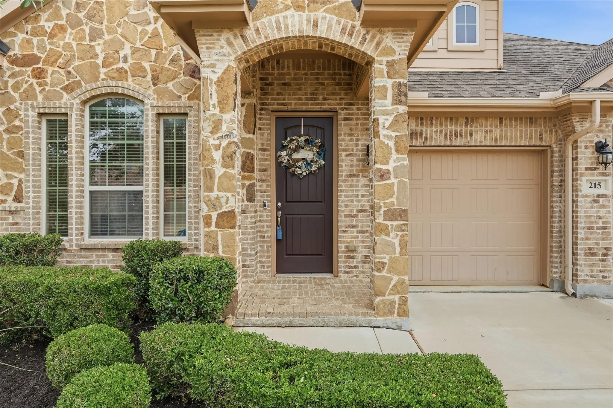 Single Family Residence For Sale in Denton County , 215 Equestrian Road, Hickory Creek, Texas 75065, 3 Bedroom, 2 Bathroom, 3 Garage spaces, 2,196 Sqft, built in 2017, Preowned, mls#21248317, Real Estate Agent in Hickory Creek, Homes For Sale in Denton county, Homes For Sale in Hickory Creek, Realtor in Hickory Creek Texas, Real Estate Brokerage Independent Realty Texas, Luminita Cordes Realtor