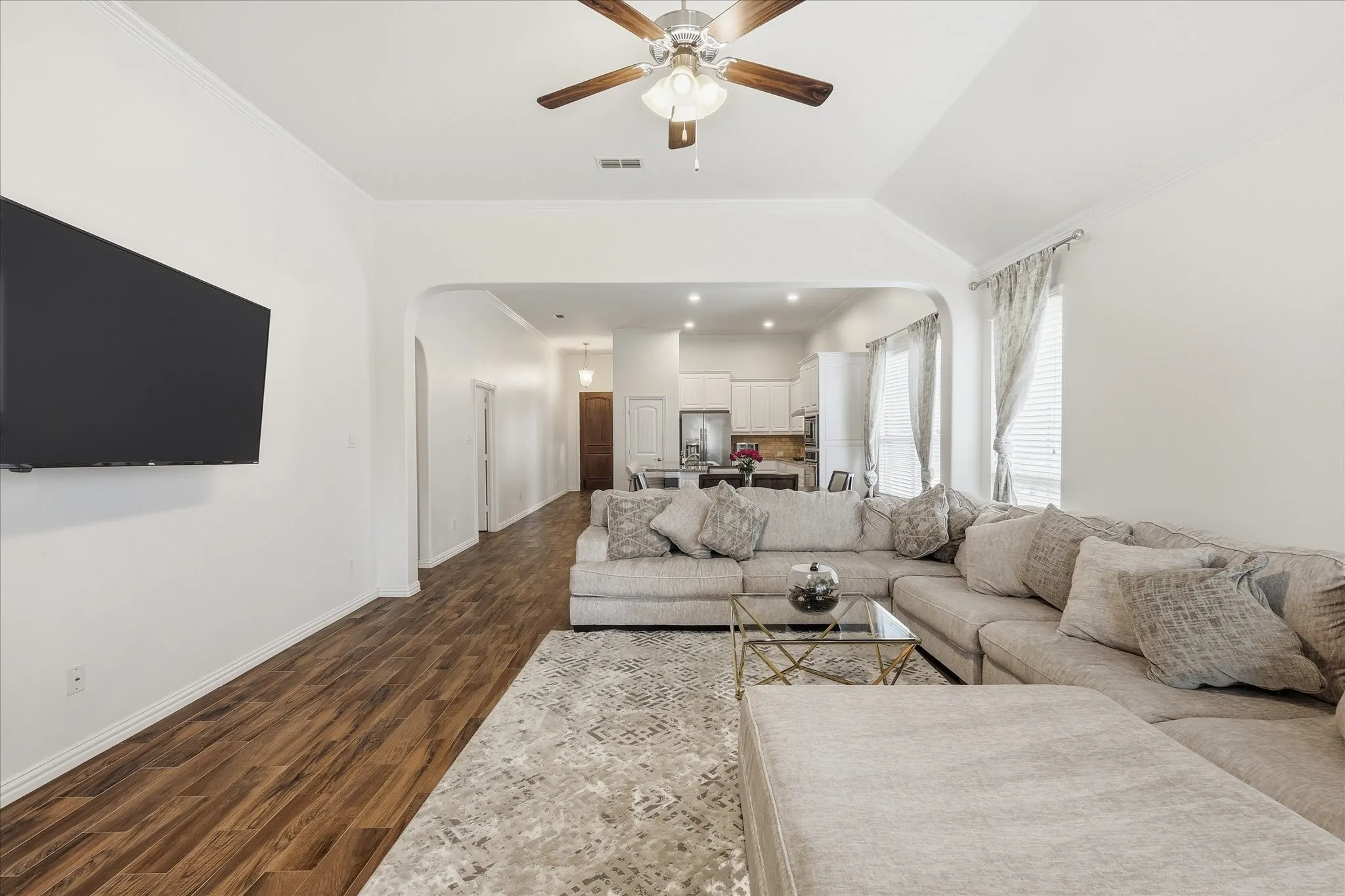 Single Family Residence For Sale in Denton County , 215 Equestrian Road, Hickory Creek, Texas 75065, 3 Bedroom, 2 Bathroom, 3 Garage spaces, 2,196 Sqft, built in 2017, Preowned, mls#21248317, Real Estate Agent in Hickory Creek, Homes For Sale in Denton county, Homes For Sale in Hickory Creek, Realtor in Hickory Creek Texas, Real Estate Brokerage Independent Realty Texas, Luminita Cordes Realtor