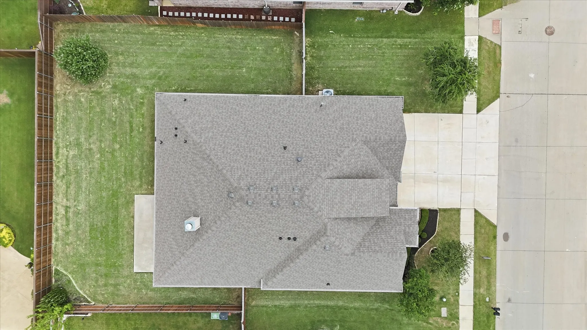 Single Family Residence For Sale in Denton County , 215 Equestrian Road, Hickory Creek, Texas 75065, 3 Bedroom, 2 Bathroom, 3 Garage spaces, 2,196 Sqft, built in 2017, Preowned, mls#21248317, Real Estate Agent in Hickory Creek, Homes For Sale in Denton county, Homes For Sale in Hickory Creek, Realtor in Hickory Creek Texas, Real Estate Brokerage Independent Realty Texas, Luminita Cordes Realtor