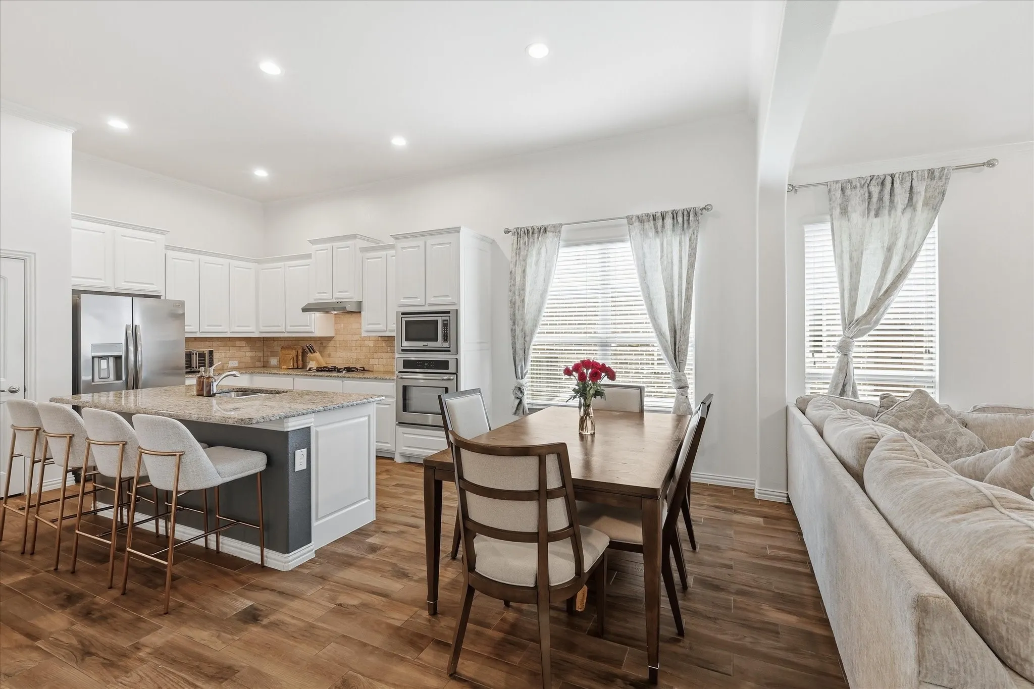 Single Family Residence For Sale in Denton County , 215 Equestrian Road, Hickory Creek, Texas 75065, 3 Bedroom, 2 Bathroom, 3 Garage spaces, 2,196 Sqft, built in 2017, Preowned, mls#21248317, Real Estate Agent in Hickory Creek, Homes For Sale in Denton county, Homes For Sale in Hickory Creek, Realtor in Hickory Creek Texas, Real Estate Brokerage Independent Realty Texas, Luminita Cordes Realtor