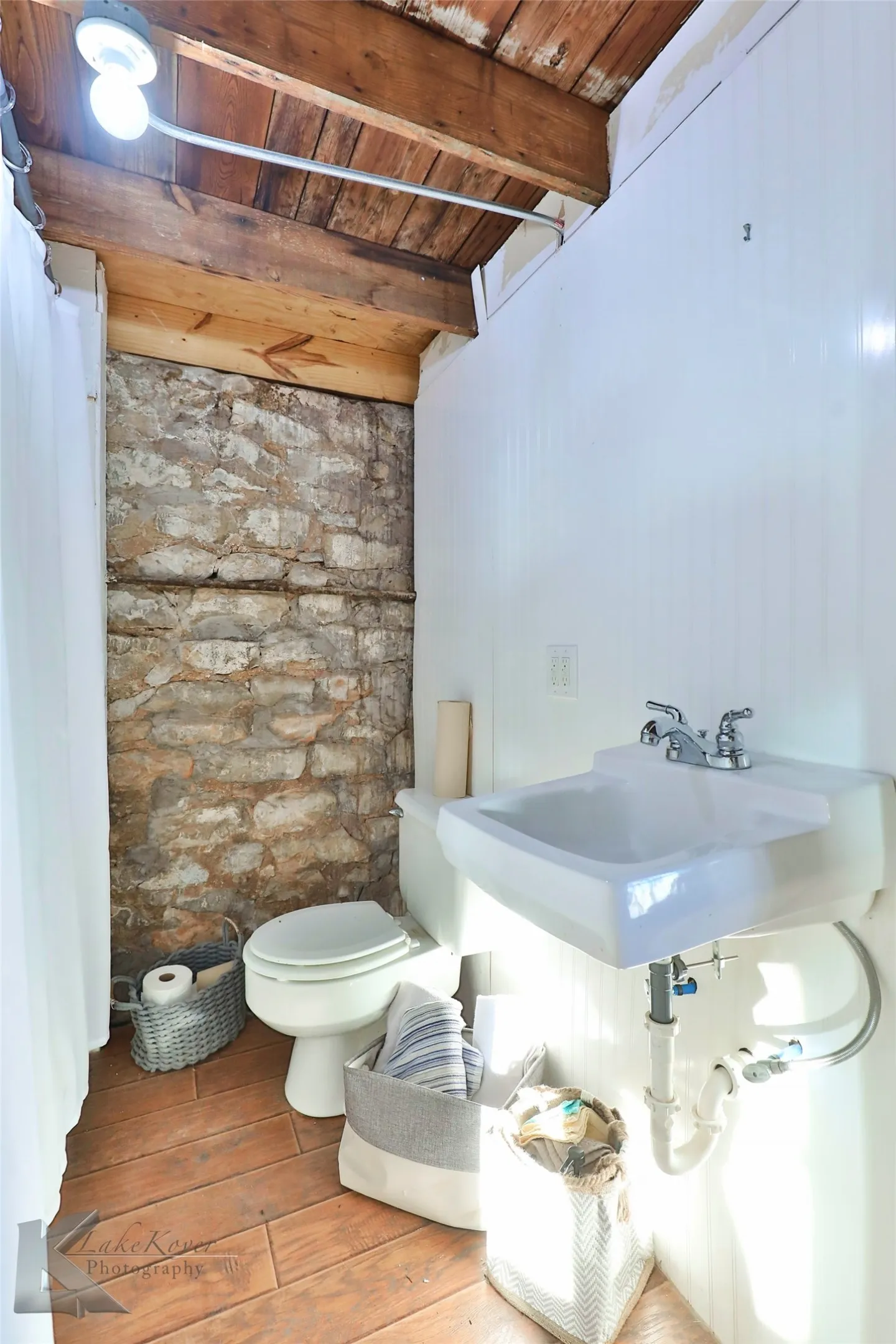 Single Family Residence For Sale in Eastland County , 306 Conrad Hilton St Boulevard, Cisco, Texas 76437, 2 Bedroom, 3 Bathroom, 1 Garage spaces, 3,400 Sqft, built in 1935, Preowned, mls#21250150, Real Estate Agent in Cisco, Homes For Sale in Eastland county, Homes For Sale in Cisco, Realtor in Cisco Texas, Real Estate Brokerage Independent Realty Texas, Luminita Cordes Realtor