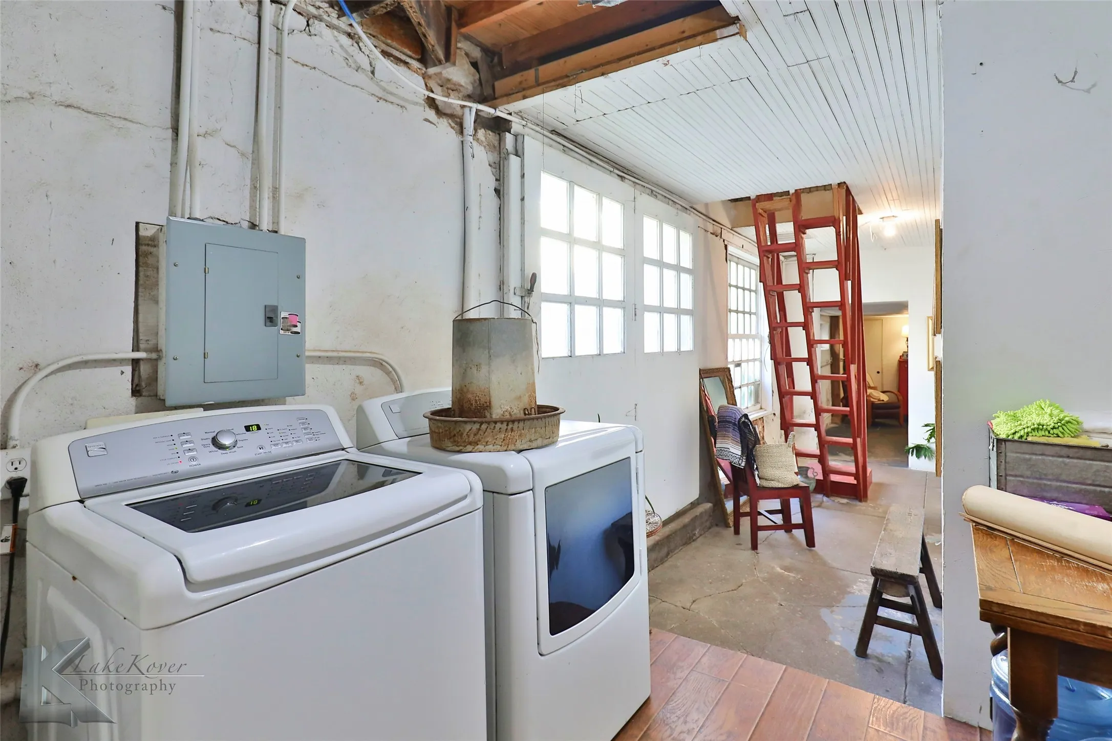 Single Family Residence For Sale in Eastland County , 306 Conrad Hilton St Boulevard, Cisco, Texas 76437, 2 Bedroom, 3 Bathroom, 1 Garage spaces, 3,400 Sqft, built in 1935, Preowned, mls#21250150, Real Estate Agent in Cisco, Homes For Sale in Eastland county, Homes For Sale in Cisco, Realtor in Cisco Texas, Real Estate Brokerage Independent Realty Texas, Luminita Cordes Realtor