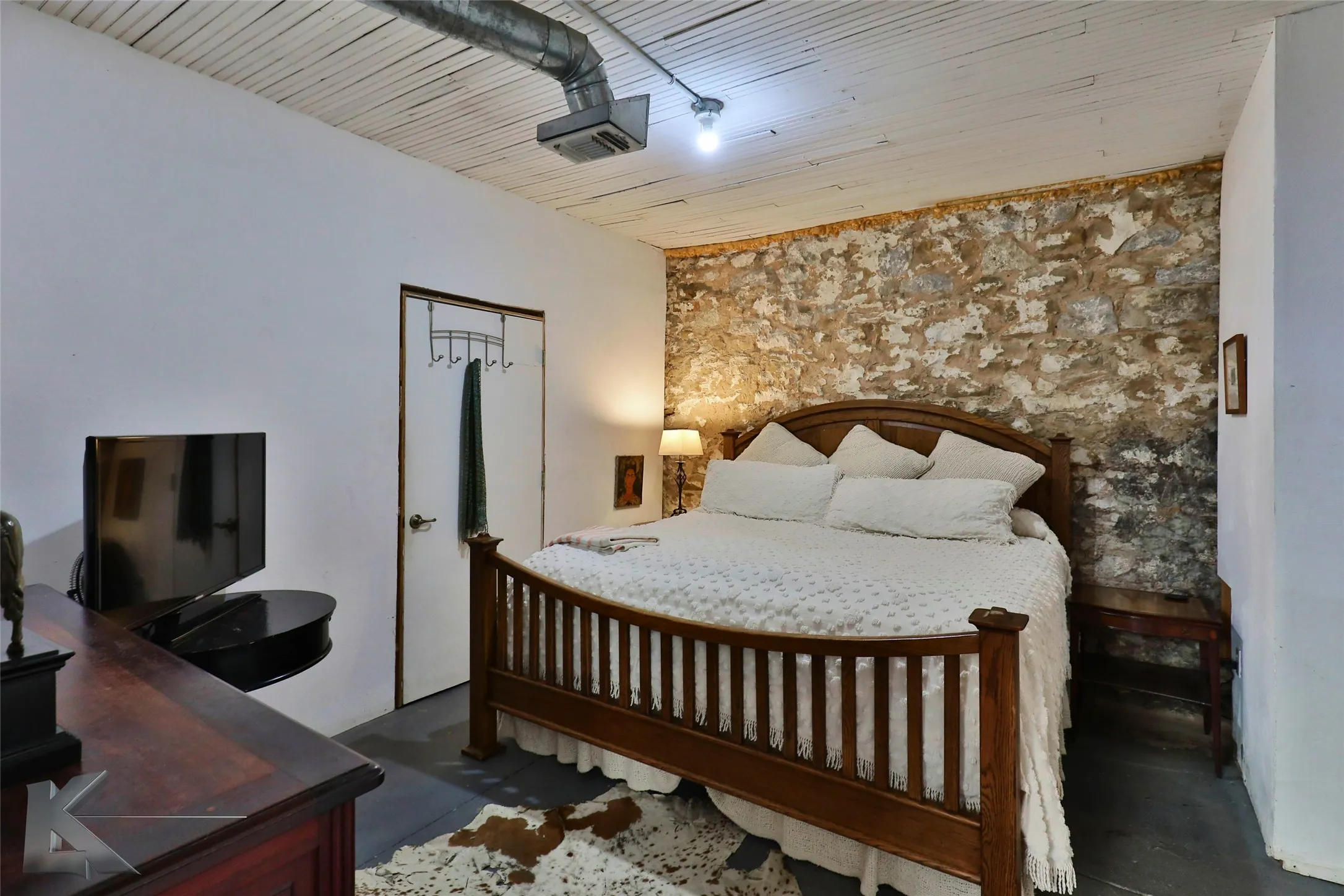 Single Family Residence For Sale in Eastland County , 306 Conrad Hilton St Boulevard, Cisco, Texas 76437, 2 Bedroom, 3 Bathroom, 1 Garage spaces, 3,400 Sqft, built in 1935, Preowned, mls#21250150, Real Estate Agent in Cisco, Homes For Sale in Eastland county, Homes For Sale in Cisco, Realtor in Cisco Texas, Real Estate Brokerage Independent Realty Texas, Luminita Cordes Realtor