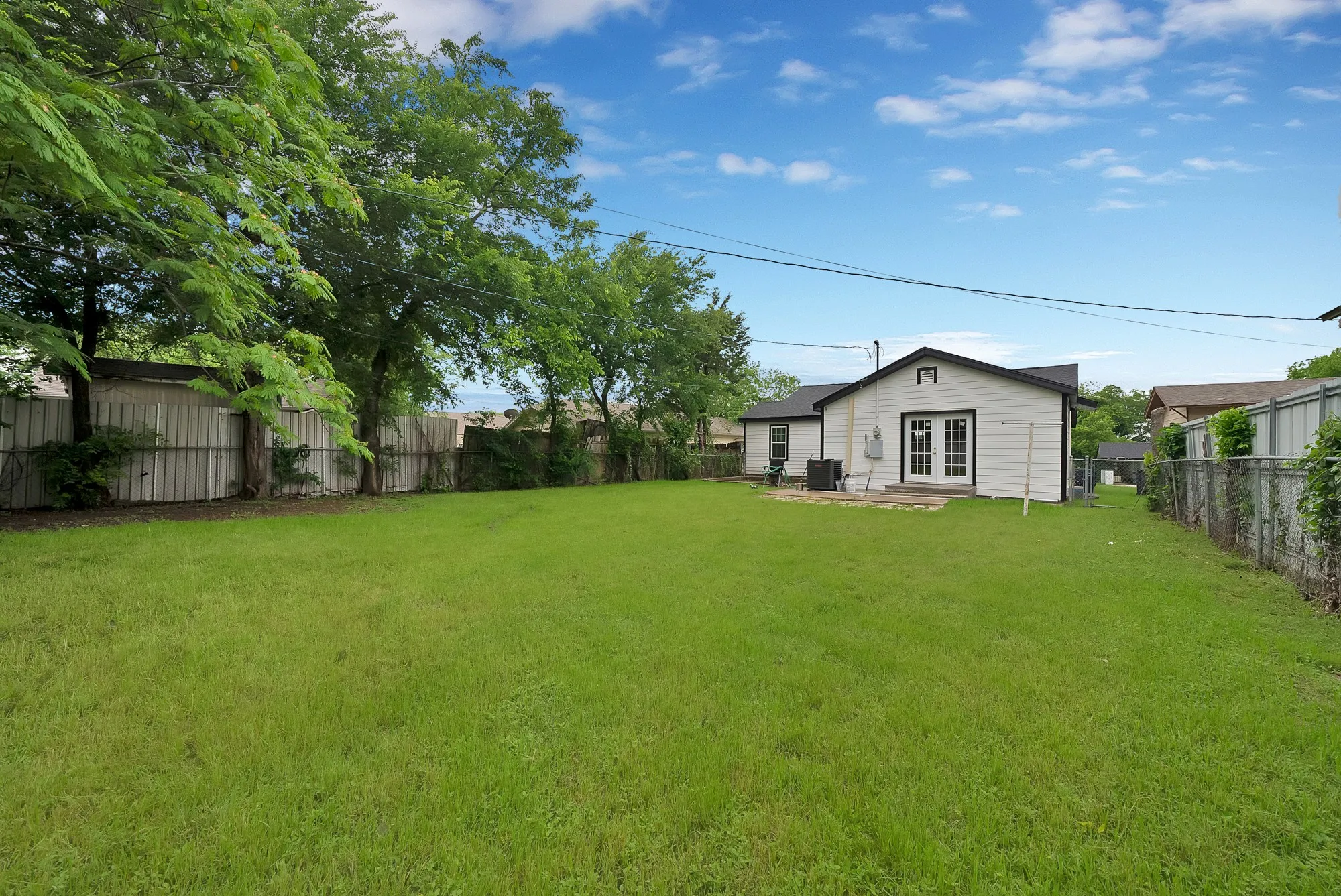 Single Family Residence For Sale in Tarrant County , 3449 Gordon Avenue, Fort Worth, Texas 76110, 3 Bedroom, 1 Bathroom, Garage spaces, 1,100 Sqft, built in 1950, mls#21247381, Real Estate Agent in Fort Worth, Homes For Sale in Tarrant county, Homes For Sale in Fort Worth, Realtor in Fort Worth Texas, Real Estate Brokerage Independent Realty Texas, Luminita Cordes Realtor