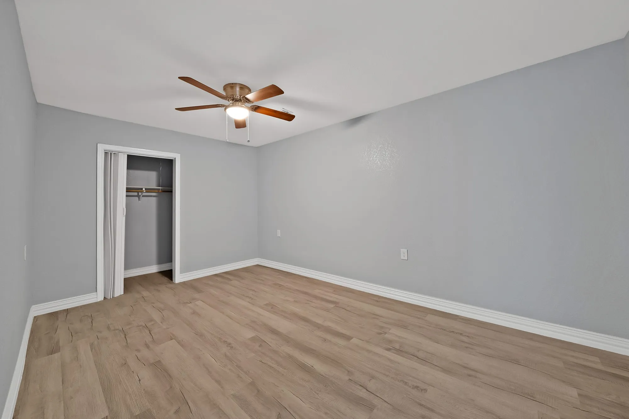 Single Family Residence For Sale in Tarrant County , 3449 Gordon Avenue, Fort Worth, Texas 76110, 3 Bedroom, 1 Bathroom, Garage spaces, 1,100 Sqft, built in 1950, mls#21247381, Real Estate Agent in Fort Worth, Homes For Sale in Tarrant county, Homes For Sale in Fort Worth, Realtor in Fort Worth Texas, Real Estate Brokerage Independent Realty Texas, Luminita Cordes Realtor