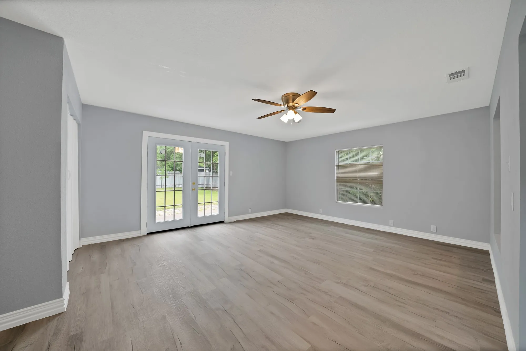 Single Family Residence For Sale in Tarrant County , 3449 Gordon Avenue, Fort Worth, Texas 76110, 3 Bedroom, 1 Bathroom, Garage spaces, 1,100 Sqft, built in 1950, mls#21247381, Real Estate Agent in Fort Worth, Homes For Sale in Tarrant county, Homes For Sale in Fort Worth, Realtor in Fort Worth Texas, Real Estate Brokerage Independent Realty Texas, Luminita Cordes Realtor