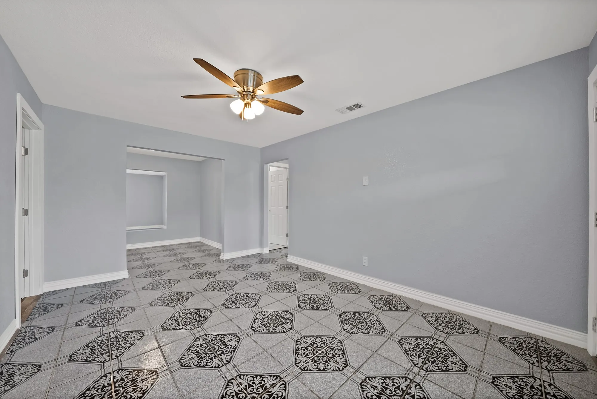 Single Family Residence For Sale in Tarrant County , 3449 Gordon Avenue, Fort Worth, Texas 76110, 3 Bedroom, 1 Bathroom, Garage spaces, 1,100 Sqft, built in 1950, mls#21247381, Real Estate Agent in Fort Worth, Homes For Sale in Tarrant county, Homes For Sale in Fort Worth, Realtor in Fort Worth Texas, Real Estate Brokerage Independent Realty Texas, Luminita Cordes Realtor