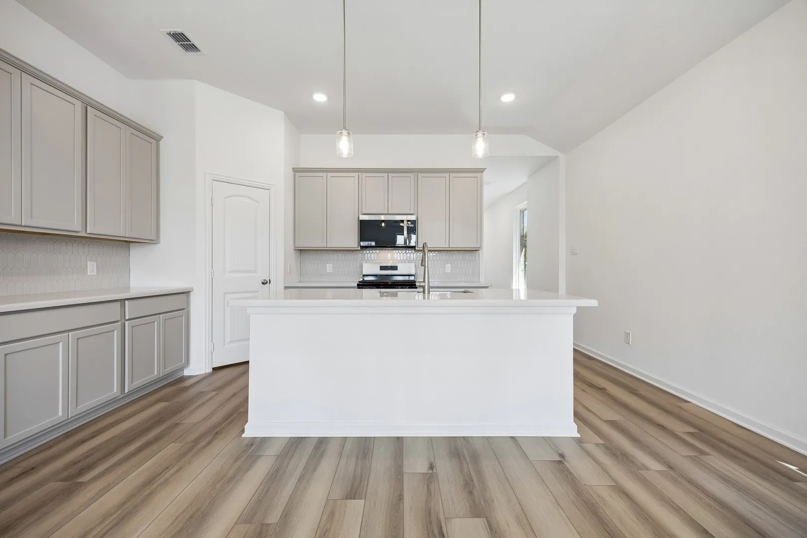 Single Family Residence For Sale in Kaufman County , 1021 Handel Road, Forney, Texas 75126, 3 Bedroom, 2 Bathroom, 2 Garage spaces, 1,574 Sqft, built in 2025, New Construction - Incomplete, mls#21250162, Real Estate Agent in Forney, Homes For Sale in Kaufman county, Homes For Sale in Forney, Realtor in Forney Texas, Real Estate Brokerage Independent Realty Texas, Luminita Cordes Realtor