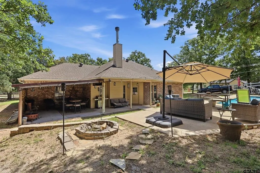 Single Family Residence For Sale in Wood County , 110 CR 2258, Mineola, Texas 75773, 3 Bedrooms, 2 Bathrooms, 2 Garage spaces, 2,033 Sqft, built in 2010, Price $419,000, mls#21250192, Real Estate Agent in Mineola, Homes For Sale in Wood county, Homes For Sale in Mineola, Realtor in Mineola Texas, Real Estate Brokerage Independent Realty Texas, Luminita Cordes Realtor
