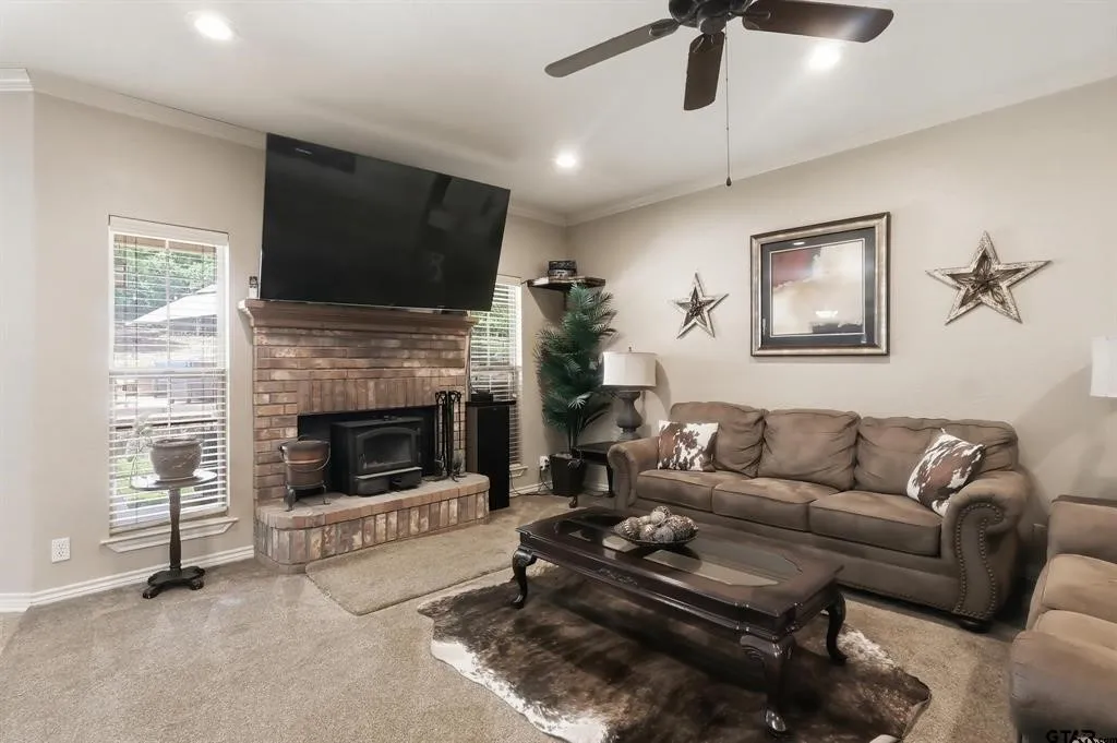 Single Family Residence For Sale in Wood County , 110 CR 2258, Mineola, Texas 75773, 3 Bedrooms, 2 Bathrooms, 2 Garage spaces, 2,033 Sqft, built in 2010, Price $419,000, mls#21250192, Real Estate Agent in Mineola, Homes For Sale in Wood county, Homes For Sale in Mineola, Realtor in Mineola Texas, Real Estate Brokerage Independent Realty Texas, Luminita Cordes Realtor