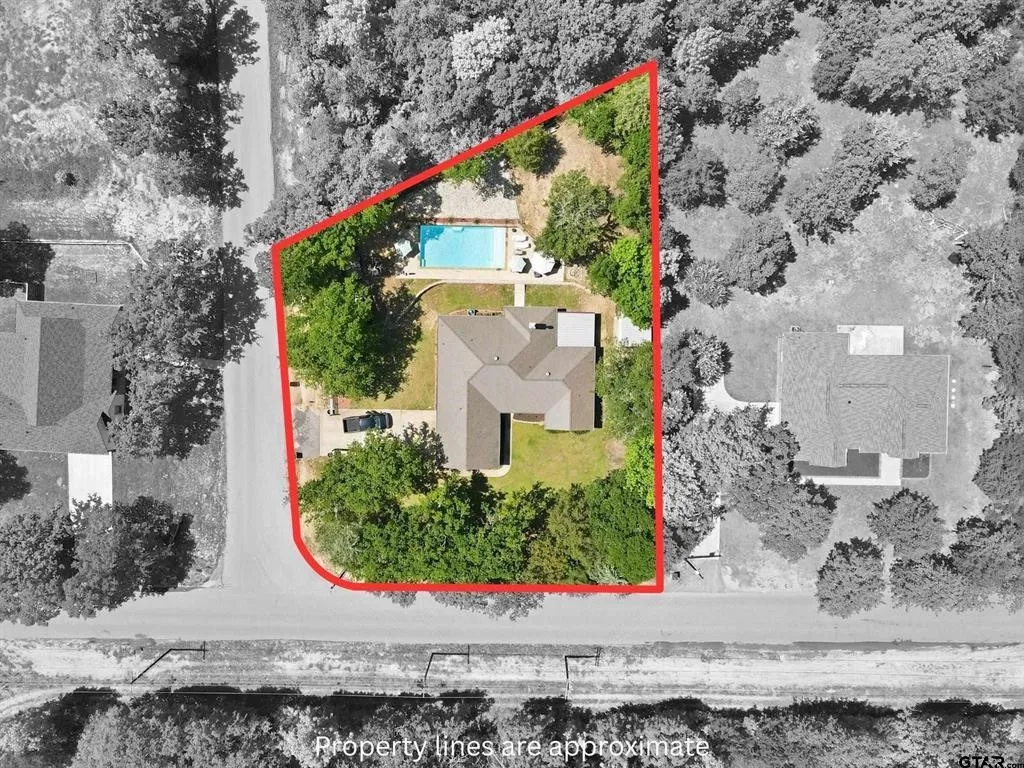 Single Family Residence For Sale in Wood County , 110 CR 2258, Mineola, Texas 75773, 3 Bedrooms, 2 Bathrooms, 2 Garage spaces, 2,033 Sqft, built in 2010, Price $419,000, mls#21250192, Real Estate Agent in Mineola, Homes For Sale in Wood county, Homes For Sale in Mineola, Realtor in Mineola Texas, Real Estate Brokerage Independent Realty Texas, Luminita Cordes Realtor