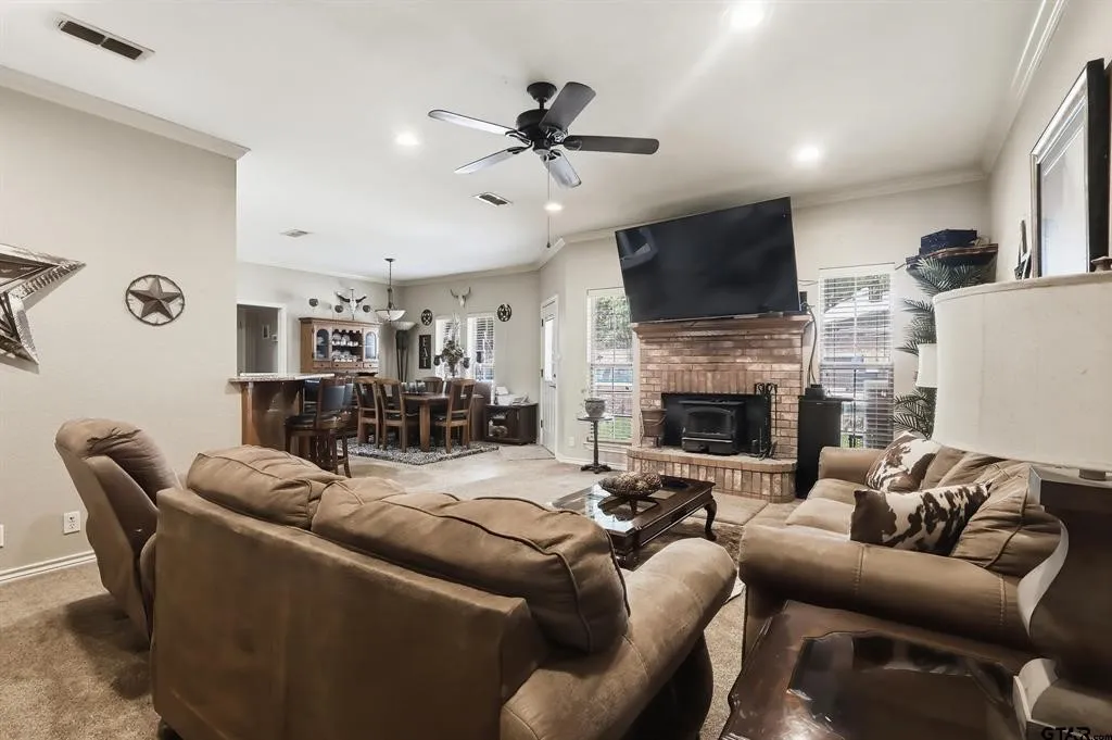 Single Family Residence For Sale in Wood County , 110 CR 2258, Mineola, Texas 75773, 3 Bedrooms, 2 Bathrooms, 2 Garage spaces, 2,033 Sqft, built in 2010, Price $419,000, mls#21250192, Real Estate Agent in Mineola, Homes For Sale in Wood county, Homes For Sale in Mineola, Realtor in Mineola Texas, Real Estate Brokerage Independent Realty Texas, Luminita Cordes Realtor