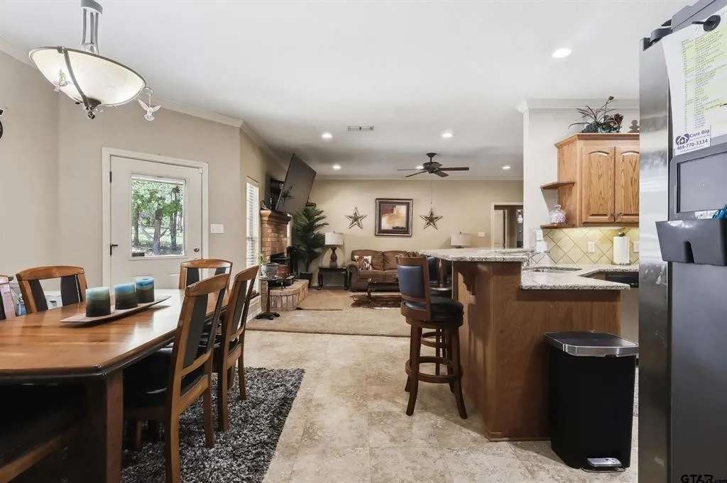 Single Family Residence For Sale in Wood County , 110 CR 2258, Mineola, Texas 75773, 3 Bedrooms, 2 Bathrooms, 2 Garage spaces, 2,033 Sqft, built in 2010, Price $419,000, mls#21250192, Real Estate Agent in Mineola, Homes For Sale in Wood county, Homes For Sale in Mineola, Realtor in Mineola Texas, Real Estate Brokerage Independent Realty Texas, Luminita Cordes Realtor