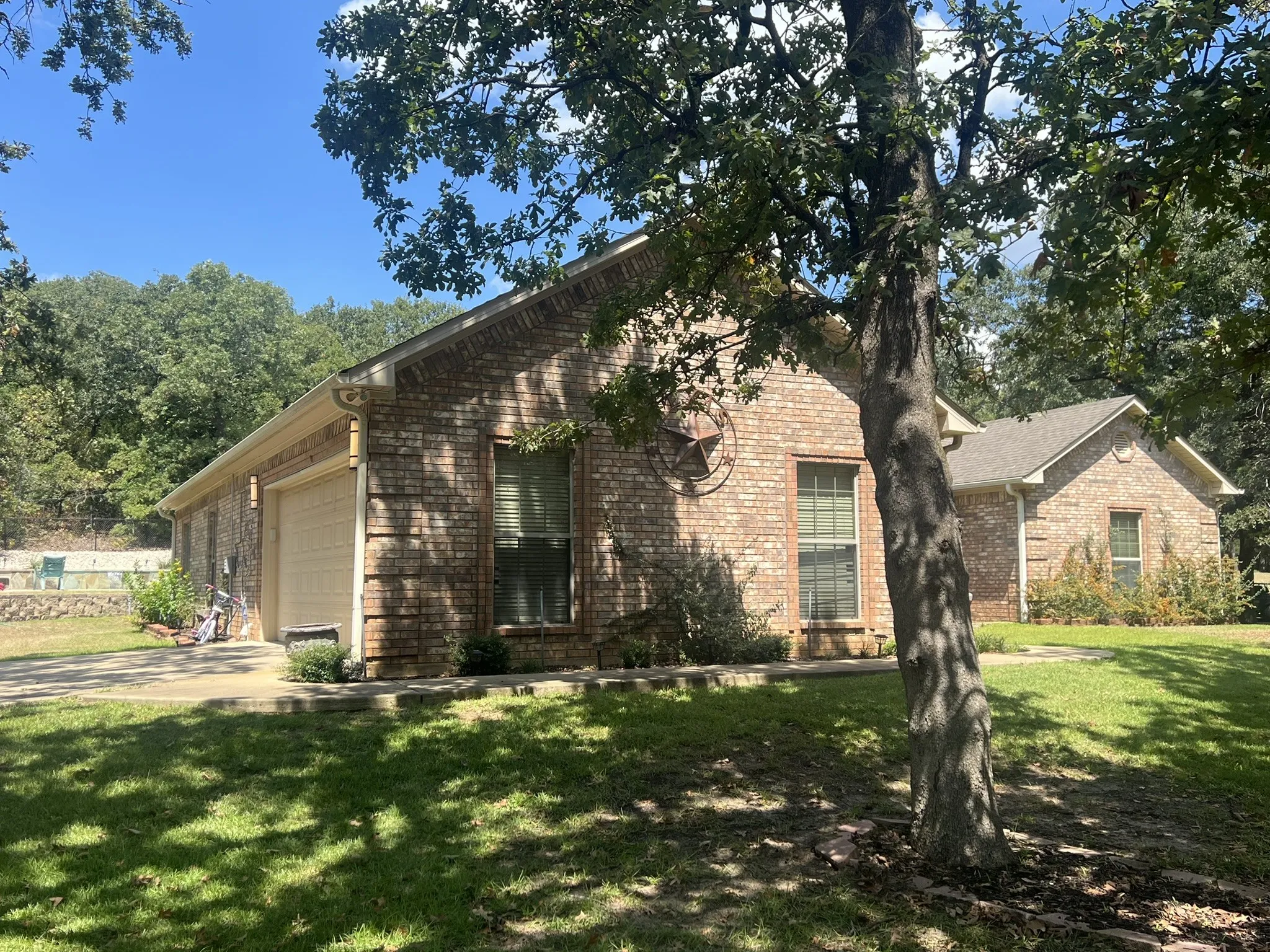Single Family Residence For Sale in Wood County , 110 CR 2258, Mineola, Texas 75773, 3 Bedrooms, 2 Bathrooms, 2 Garage spaces, 2,033 Sqft, built in 2010, Price $419,000, mls#21250192, Real Estate Agent in Mineola, Homes For Sale in Wood county, Homes For Sale in Mineola, Realtor in Mineola Texas, Real Estate Brokerage Independent Realty Texas, Luminita Cordes Realtor
