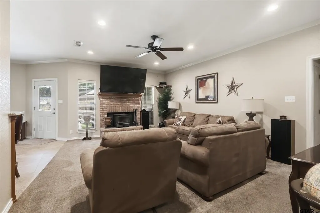 Single Family Residence For Sale in Wood County , 110 CR 2258, Mineola, Texas 75773, 3 Bedrooms, 2 Bathrooms, 2 Garage spaces, 2,033 Sqft, built in 2010, Price $419,000, mls#21250192, Real Estate Agent in Mineola, Homes For Sale in Wood county, Homes For Sale in Mineola, Realtor in Mineola Texas, Real Estate Brokerage Independent Realty Texas, Luminita Cordes Realtor