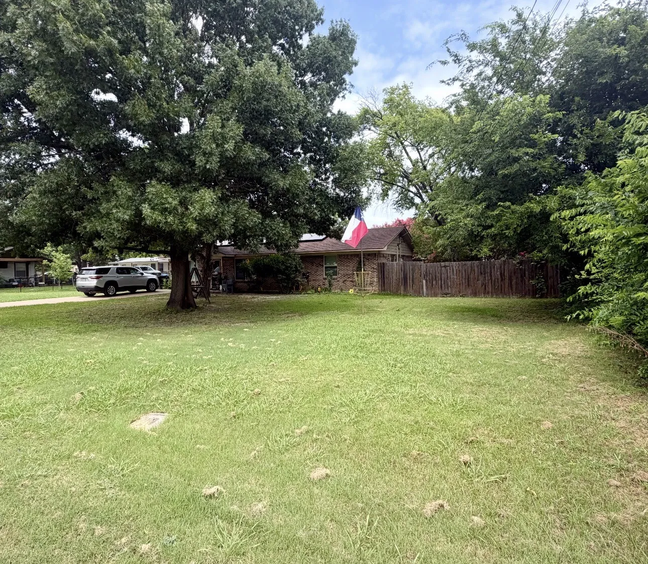 Single Family Residence For Sale in Kaufman County , 305 S 1st Street, Crandall, Texas 75114, 3 Bedrooms, 3 Bathrooms, Garage spaces, 1,968 Sqft, built in 1971, Price $265,999, mls#21250202, Real Estate Agent in Crandall, Homes For Sale in Kaufman county, Homes For Sale in Crandall, Realtor in Crandall Texas, Real Estate Brokerage Independent Realty Texas, Luminita Cordes Realtor