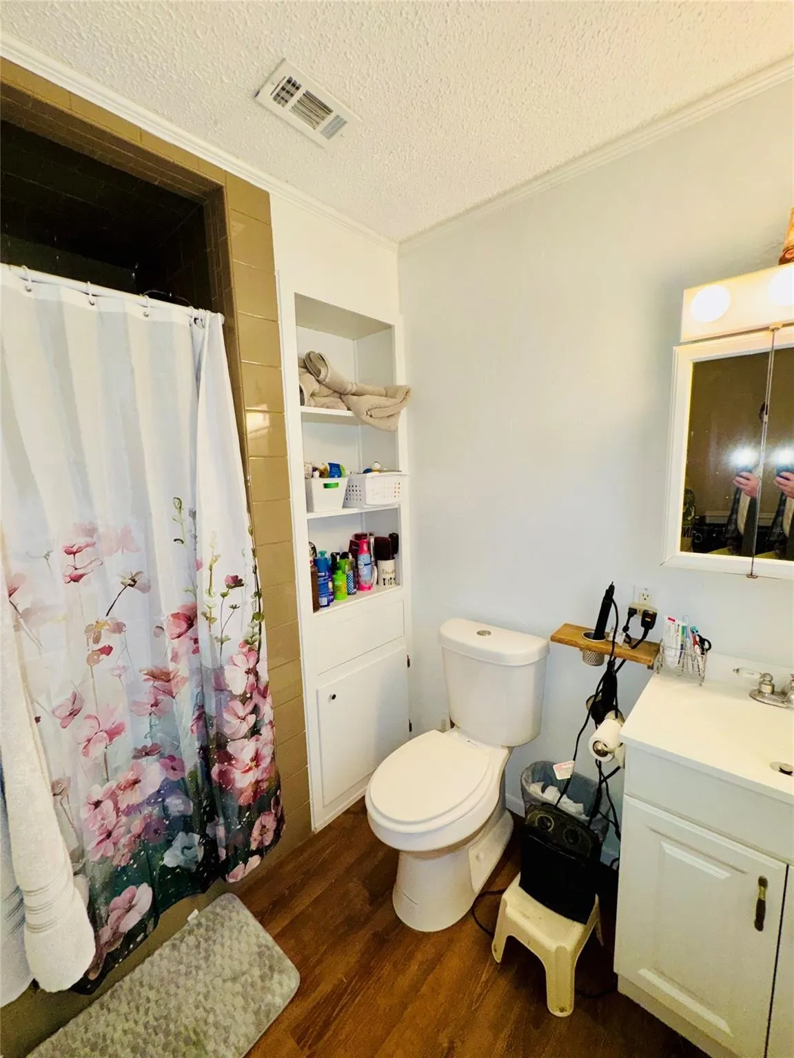 Single Family Residence For Sale in Kaufman County , 305 S 1st Street, Crandall, Texas 75114, 3 Bedrooms, 3 Bathrooms, Garage spaces, 1,968 Sqft, built in 1971, Price $265,999, mls#21250202, Real Estate Agent in Crandall, Homes For Sale in Kaufman county, Homes For Sale in Crandall, Realtor in Crandall Texas, Real Estate Brokerage Independent Realty Texas, Luminita Cordes Realtor