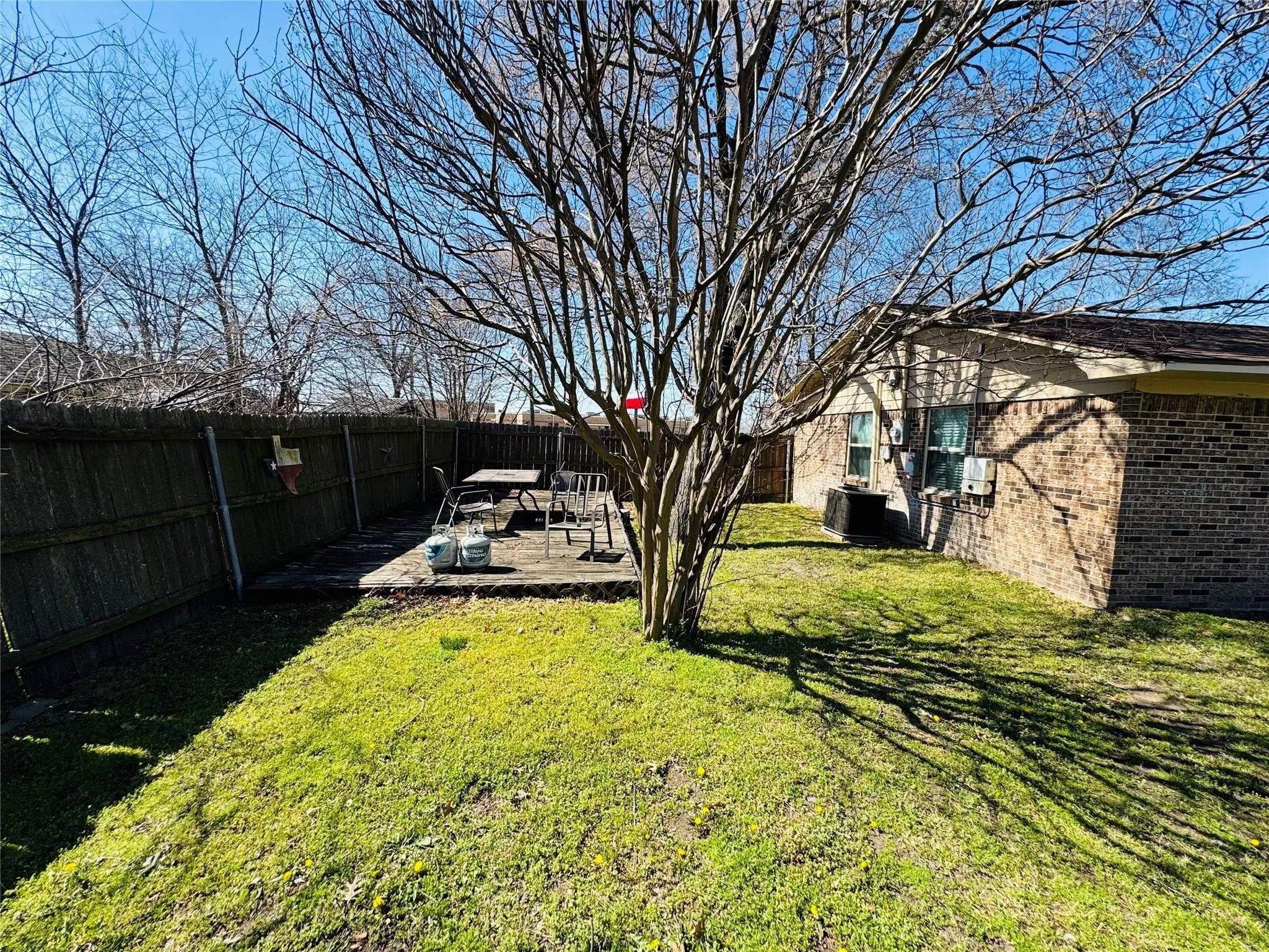 Single Family Residence For Sale in Kaufman County , 305 S 1st Street, Crandall, Texas 75114, 3 Bedrooms, 3 Bathrooms, Garage spaces, 1,968 Sqft, built in 1971, Price $265,999, mls#21250202, Real Estate Agent in Crandall, Homes For Sale in Kaufman county, Homes For Sale in Crandall, Realtor in Crandall Texas, Real Estate Brokerage Independent Realty Texas, Luminita Cordes Realtor