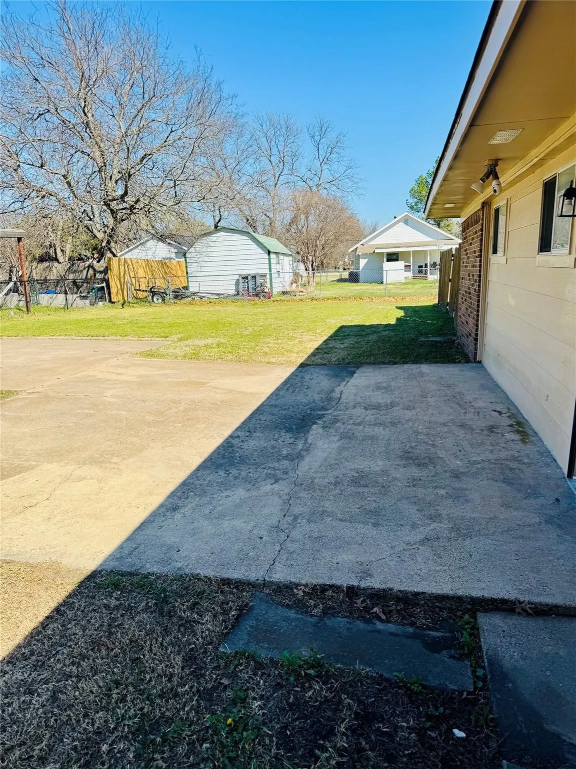 Single Family Residence For Sale in Kaufman County , 305 S 1st Street, Crandall, Texas 75114, 3 Bedrooms, 3 Bathrooms, Garage spaces, 1,968 Sqft, built in 1971, Price $265,999, mls#21250202, Real Estate Agent in Crandall, Homes For Sale in Kaufman county, Homes For Sale in Crandall, Realtor in Crandall Texas, Real Estate Brokerage Independent Realty Texas, Luminita Cordes Realtor