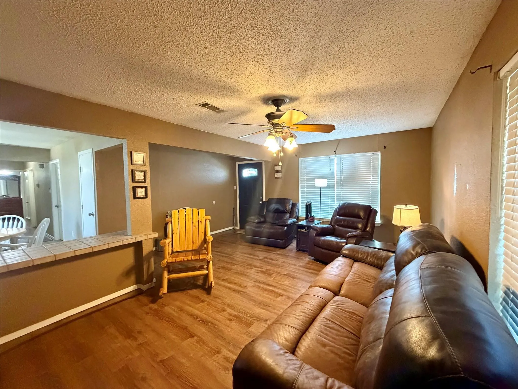 Single Family Residence For Sale in Kaufman County , 305 S 1st Street, Crandall, Texas 75114, 3 Bedrooms, 3 Bathrooms, Garage spaces, 1,968 Sqft, built in 1971, Price $265,999, mls#21250202, Real Estate Agent in Crandall, Homes For Sale in Kaufman county, Homes For Sale in Crandall, Realtor in Crandall Texas, Real Estate Brokerage Independent Realty Texas, Luminita Cordes Realtor