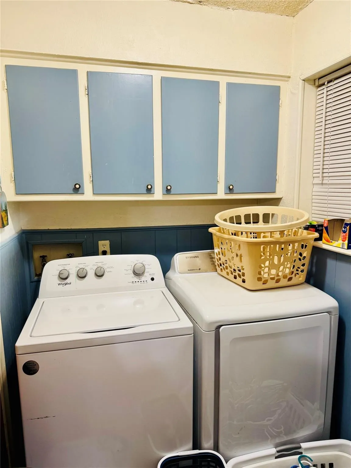 Single Family Residence For Sale in Kaufman County , 305 S 1st Street, Crandall, Texas 75114, 3 Bedrooms, 3 Bathrooms, Garage spaces, 1,968 Sqft, built in 1971, Price $265,999, mls#21250202, Real Estate Agent in Crandall, Homes For Sale in Kaufman county, Homes For Sale in Crandall, Realtor in Crandall Texas, Real Estate Brokerage Independent Realty Texas, Luminita Cordes Realtor