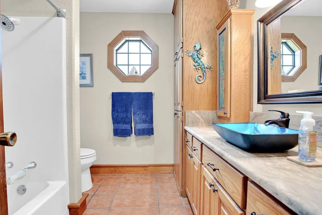 Single Family Residence For Sale in Smith County , 1363 Bridle Path Lane, Hideaway, Texas 75771, 3 Bedrooms, 2 Bathrooms, 2 Garage spaces, 2,300 Sqft, built in 1992, Preowned, Price $515,000, mls#21250218, Real Estate Agent in Hideaway, Homes For Sale in Smith county, Homes For Sale in Hideaway, Realtor in Hideaway Texas, Real Estate Brokerage Independent Realty Texas, Luminita Cordes Realtor