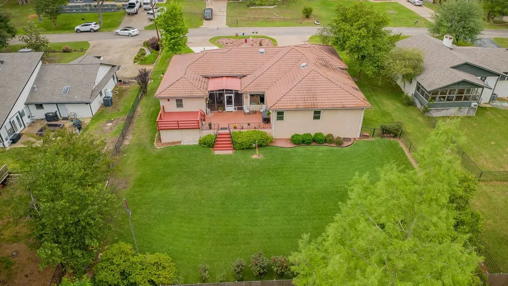 Single Family Residence For Sale in Smith County , 1363 Bridle Path Lane, Hideaway, Texas 75771, 3 Bedrooms, 2 Bathrooms, 2 Garage spaces, 2,300 Sqft, built in 1992, Preowned, Price $515,000, mls#21250218, Real Estate Agent in Hideaway, Homes For Sale in Smith county, Homes For Sale in Hideaway, Realtor in Hideaway Texas, Real Estate Brokerage Independent Realty Texas, Luminita Cordes Realtor