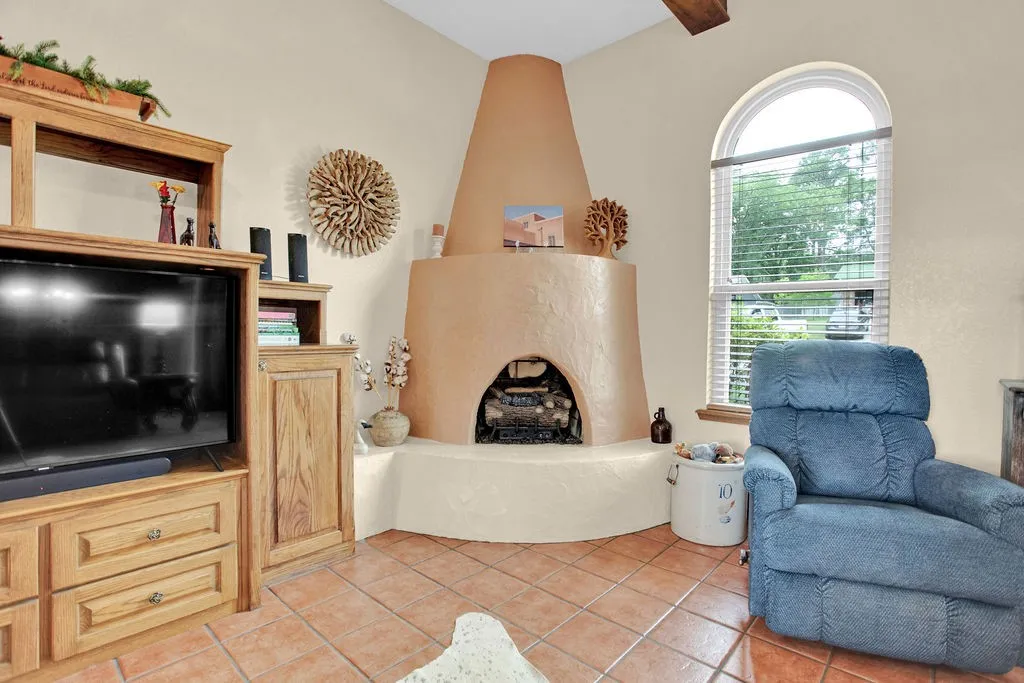 Single Family Residence For Sale in Smith County , 1363 Bridle Path Lane, Hideaway, Texas 75771, 3 Bedrooms, 2 Bathrooms, 2 Garage spaces, 2,300 Sqft, built in 1992, Preowned, Price $515,000, mls#21250218, Real Estate Agent in Hideaway, Homes For Sale in Smith county, Homes For Sale in Hideaway, Realtor in Hideaway Texas, Real Estate Brokerage Independent Realty Texas, Luminita Cordes Realtor
