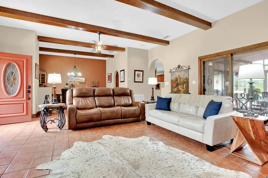 Single Family Residence For Sale in Smith County , 1363 Bridle Path Lane, Hideaway, Texas 75771, 3 Bedrooms, 2 Bathrooms, 2 Garage spaces, 2,300 Sqft, built in 1992, Preowned, Price $515,000, mls#21250218, Real Estate Agent in Hideaway, Homes For Sale in Smith county, Homes For Sale in Hideaway, Realtor in Hideaway Texas, Real Estate Brokerage Independent Realty Texas, Luminita Cordes Realtor