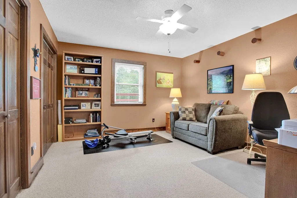 Single Family Residence For Sale in Smith County , 1363 Bridle Path Lane, Hideaway, Texas 75771, 3 Bedrooms, 2 Bathrooms, 2 Garage spaces, 2,300 Sqft, built in 1992, Preowned, Price $515,000, mls#21250218, Real Estate Agent in Hideaway, Homes For Sale in Smith county, Homes For Sale in Hideaway, Realtor in Hideaway Texas, Real Estate Brokerage Independent Realty Texas, Luminita Cordes Realtor